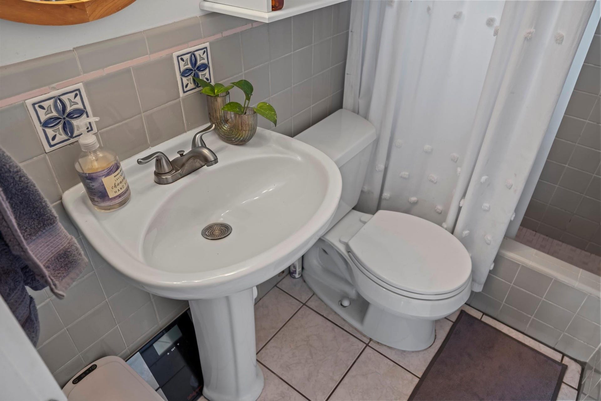 5829 Hayes Street, Hollywood, FL 33021