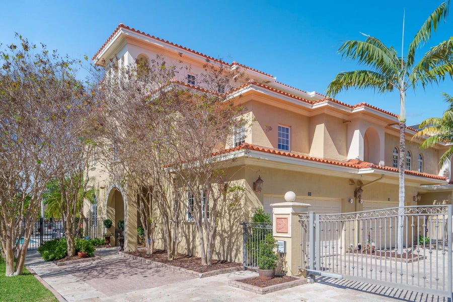 Property photo for 237 Garden Court, Lauderdale By The Sea, FL