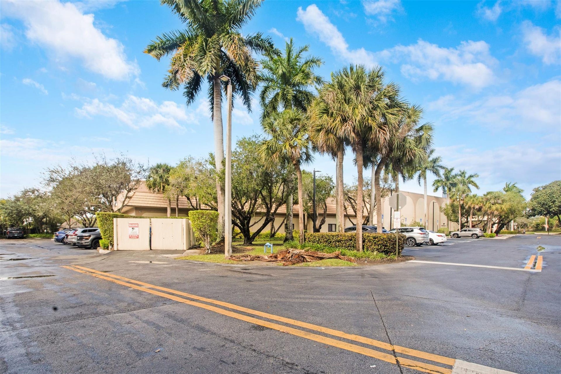 16131 Laurel Drive, #33, Weston, FL 33326 Photo 24