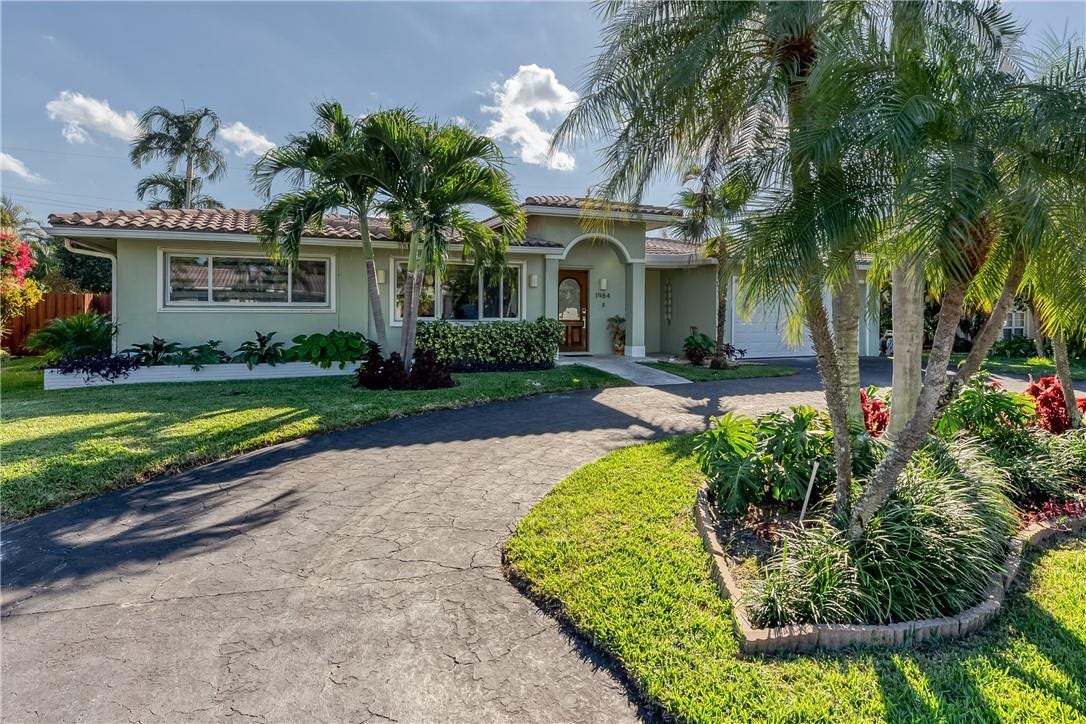 Single Family 4 Bedroom Updated Home in private community off A1A/Ocean Blvd. in Lauderdale-by-the Sea walking distance (12 min along A1A Ocean Blvd.) to Lauderdale by the Sea Beach. Property is close to both Lauderdale-by-the-Sea & Pompano Beach.