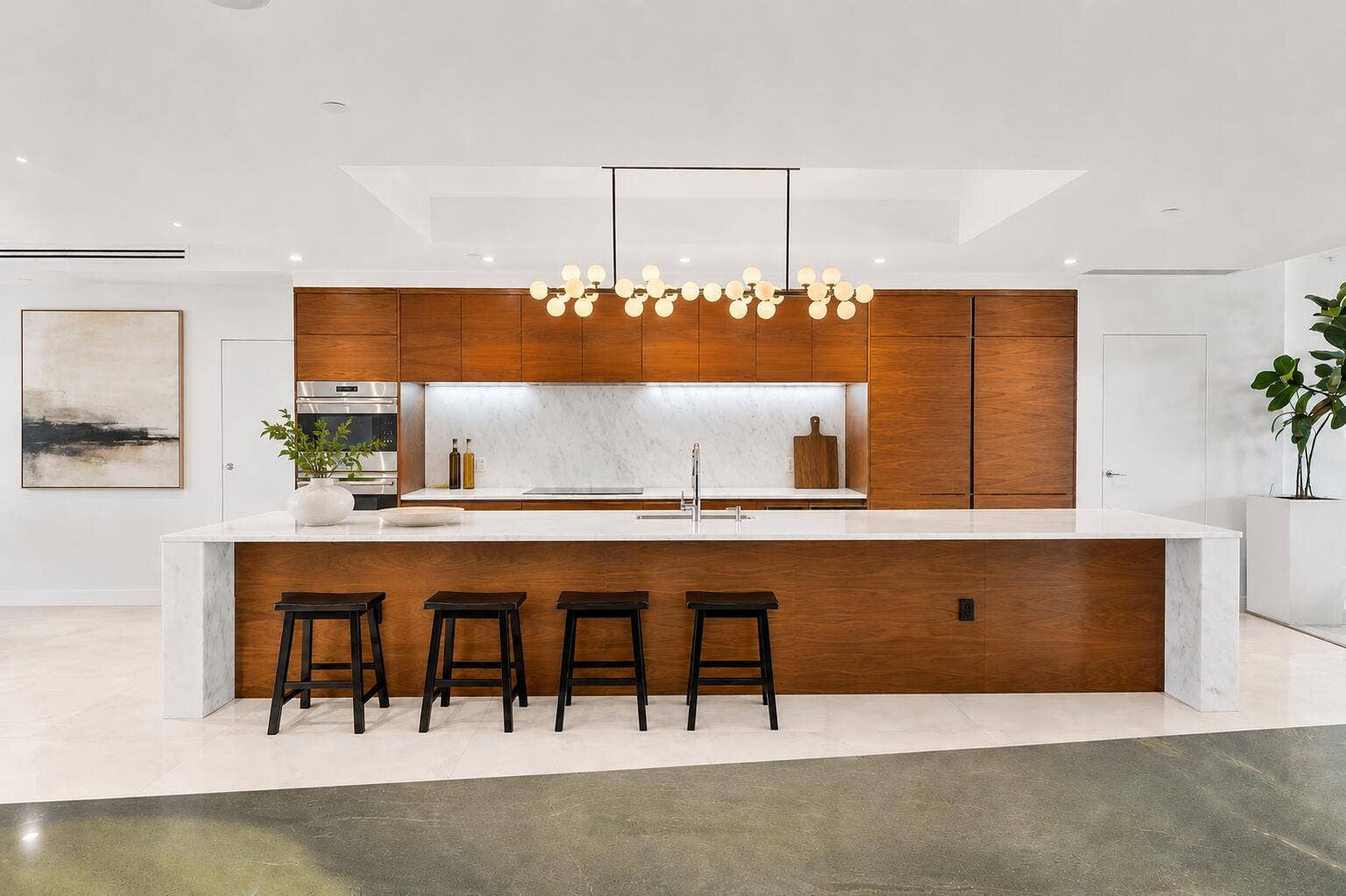 1180 N Federal Highway, #Ph-1606, Fort Lauderdale, FL 33304 Kitchen with City & Ocean Views
