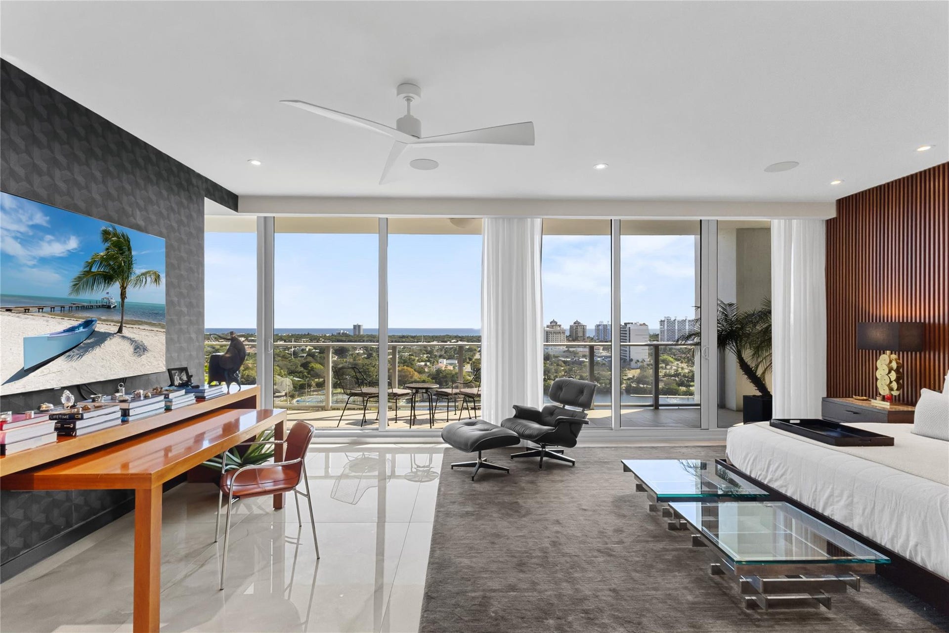 1180 N Federal Highway, #Ph-1606, Fort Lauderdale, FL 33304 Wardrobe closets and walk-in closet
