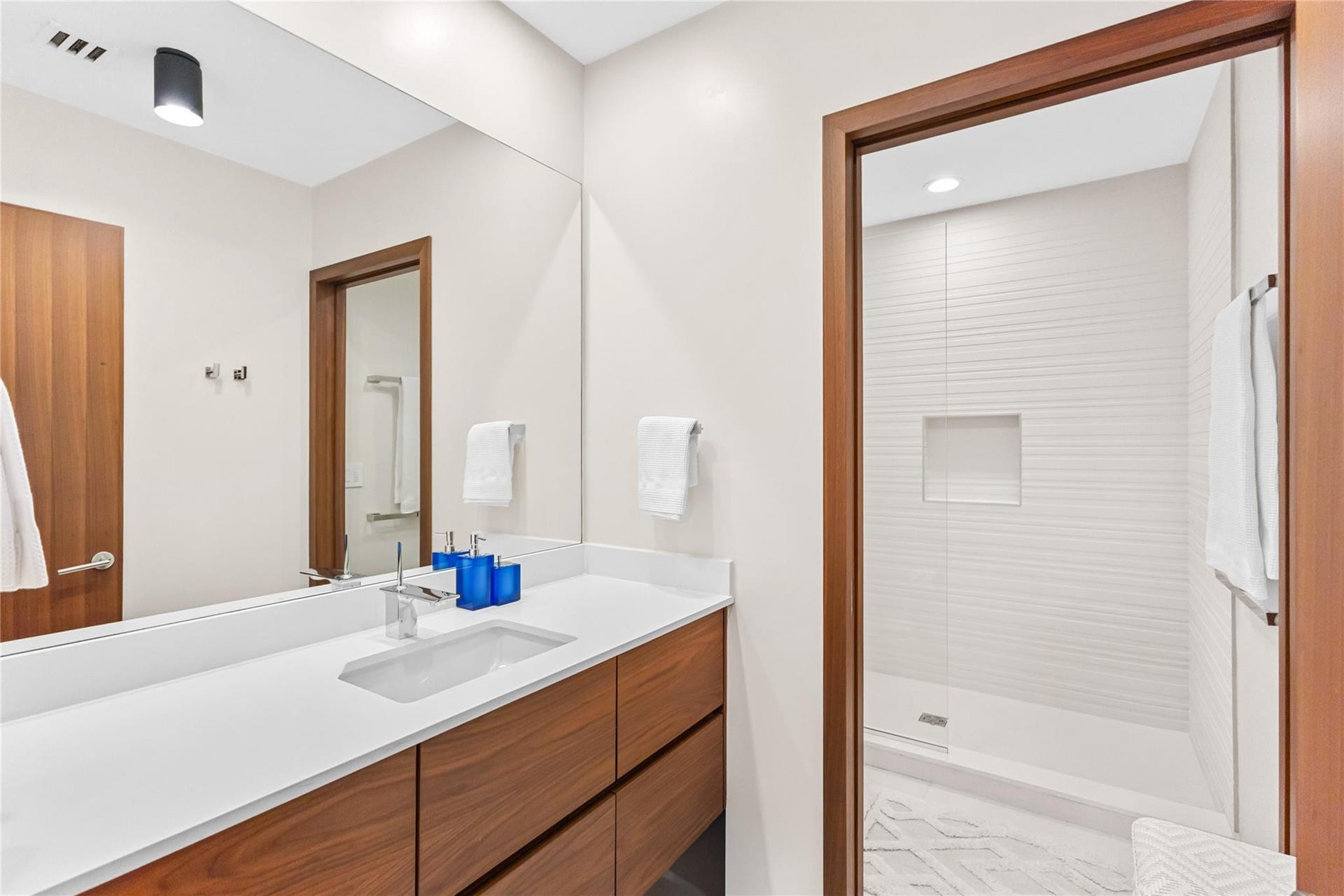 1180 N Federal Highway, #Ph-1606, Fort Lauderdale, FL 33304 Ensuite Bath #3