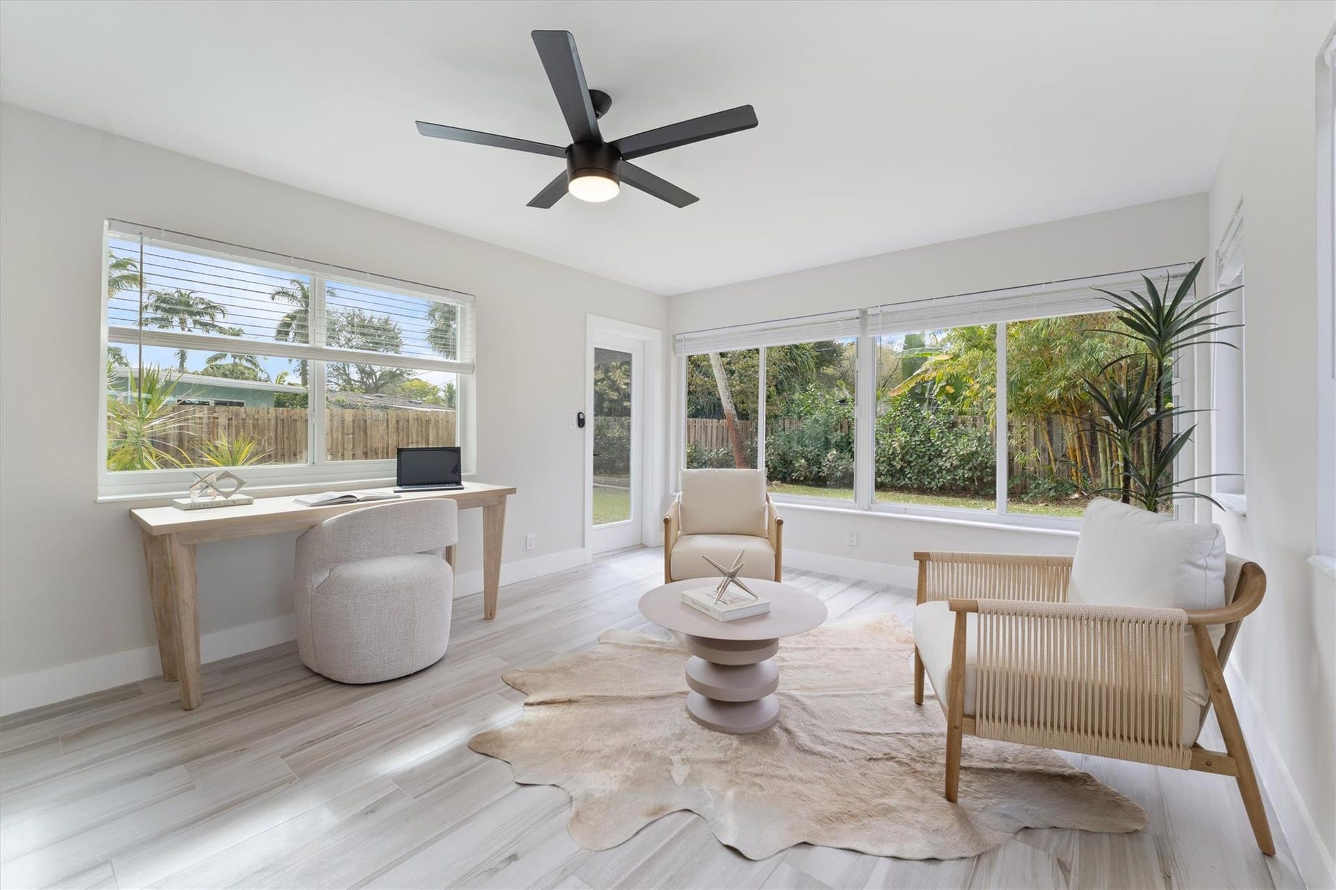 1532 NE 28 Drive, Wilton Manors, FL 33334 AN ARTISTS DREAM WITH NATURAL LIGHT