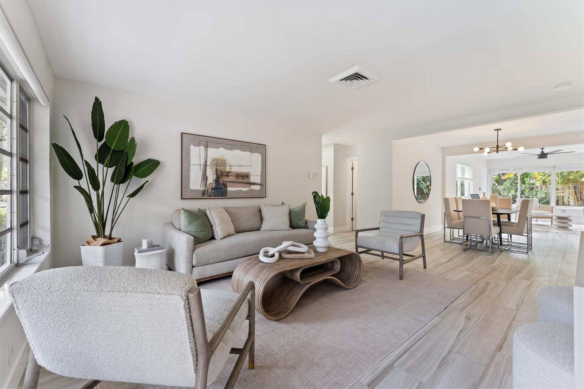 1532 NE 28 Drive, Wilton Manors, FL 33334 OVERSIZED LIVING ROOM THAT FLOWS THROUGH...