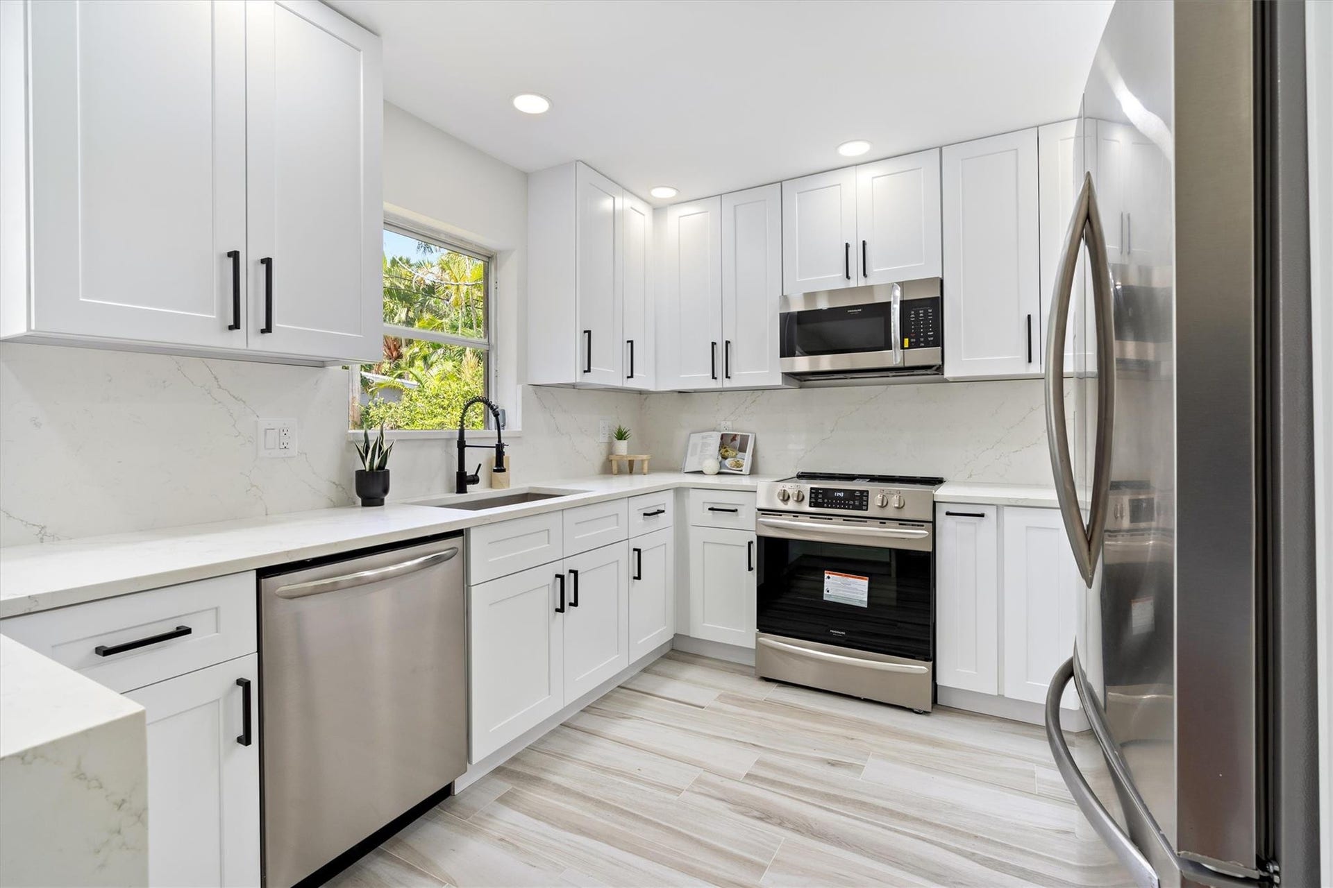 1532 NE 28 Drive, Wilton Manors, FL 33334 CHEFS KITCHEN