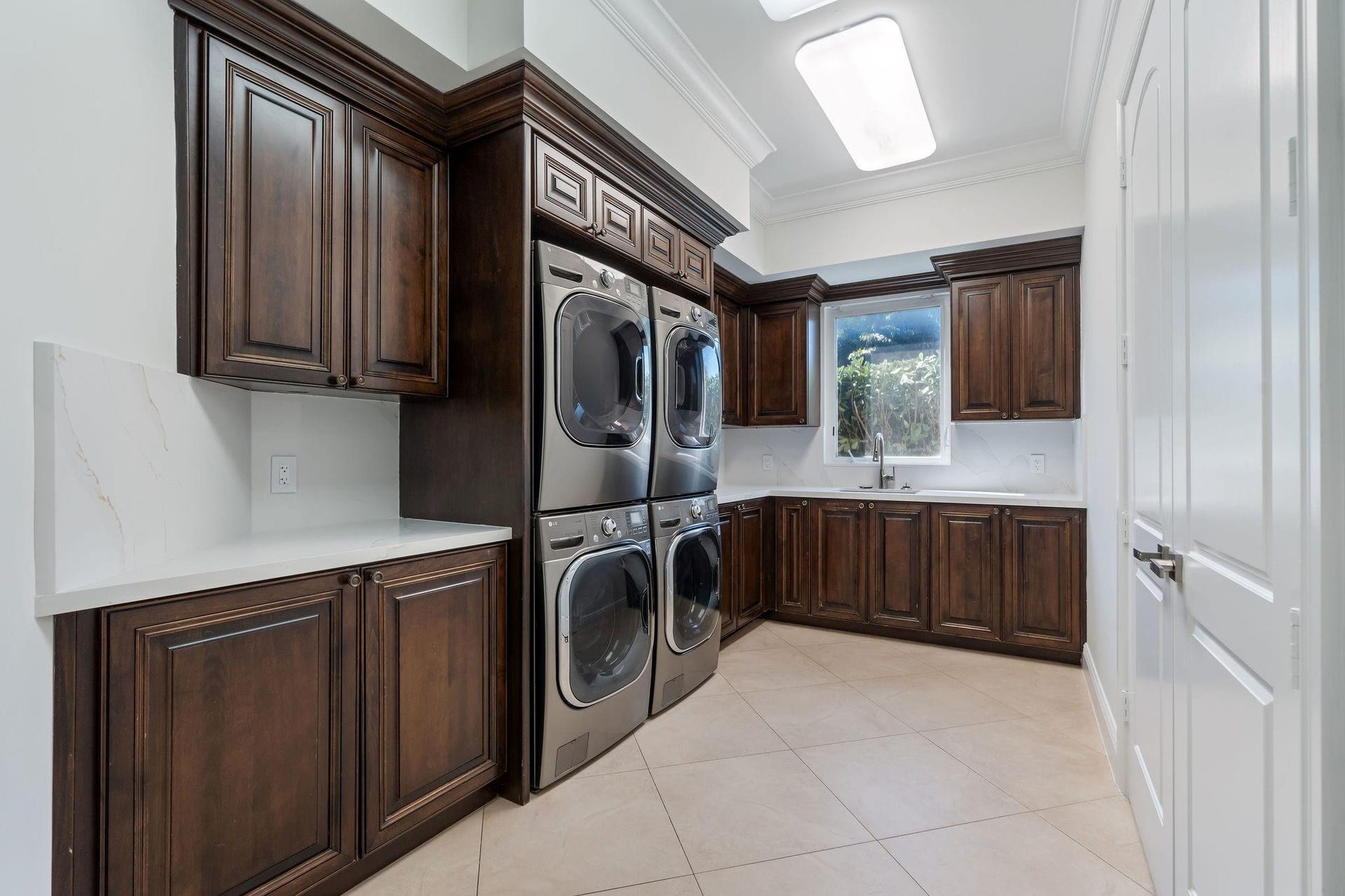 16850 Stratford Court, Southwest Ranches, FL 33331