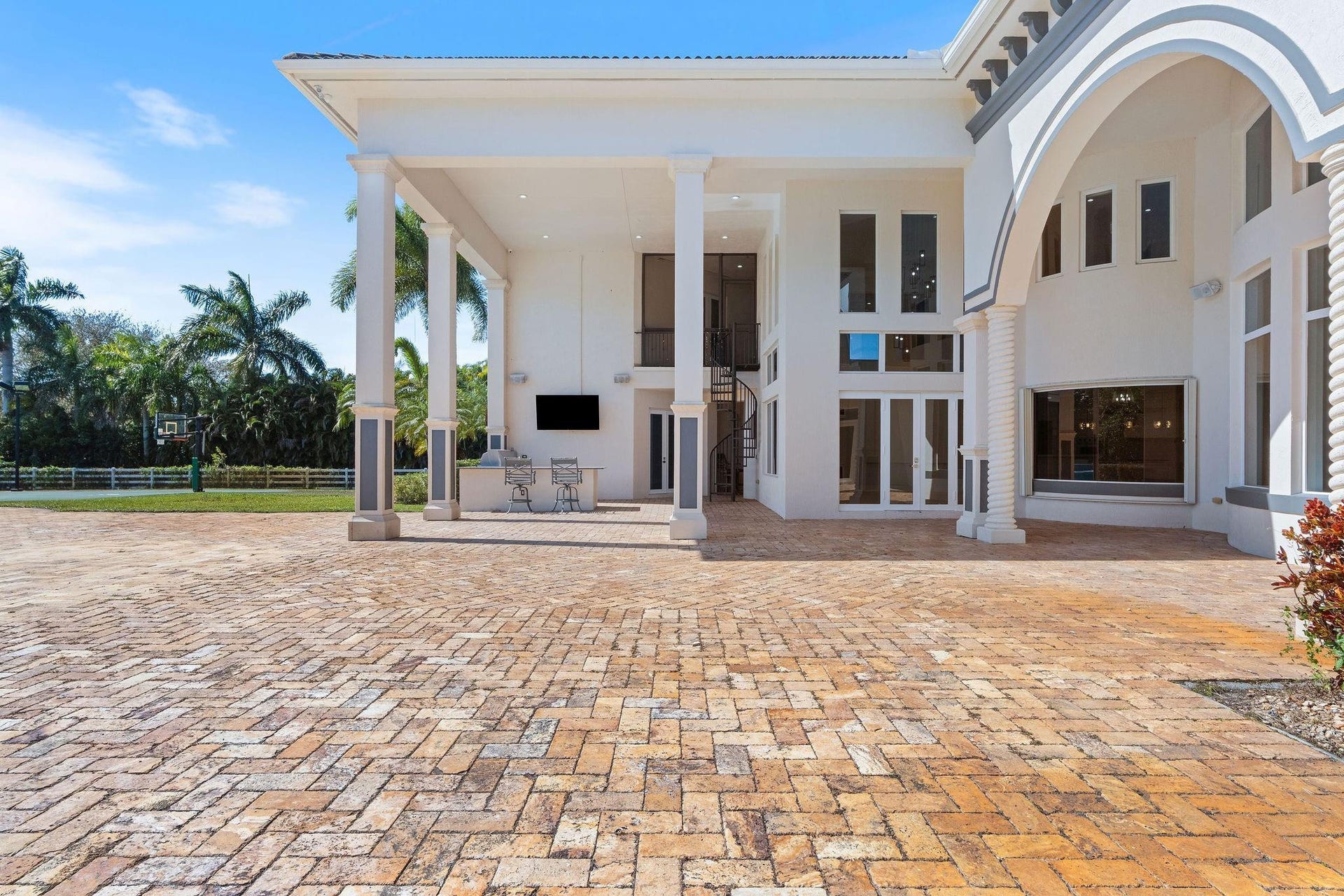 16850 Stratford Court, Southwest Ranches, FL 33331