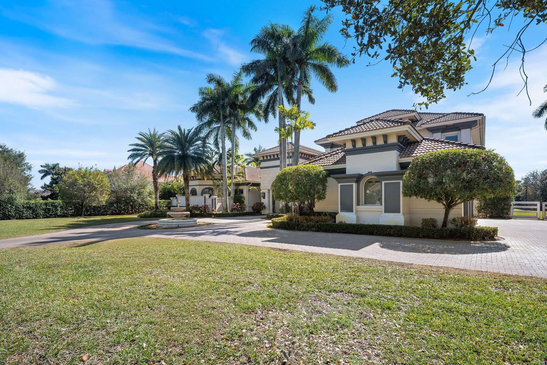 16850 Stratford Court, Southwest Ranches, FL 33331