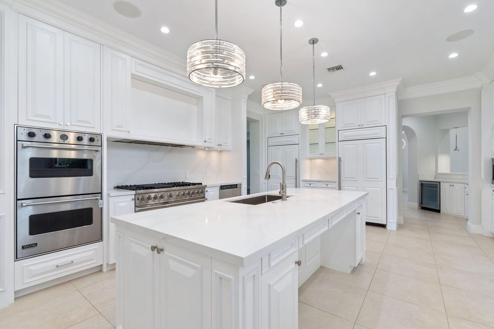 16850 Stratford Court, Southwest Ranches, FL 33331