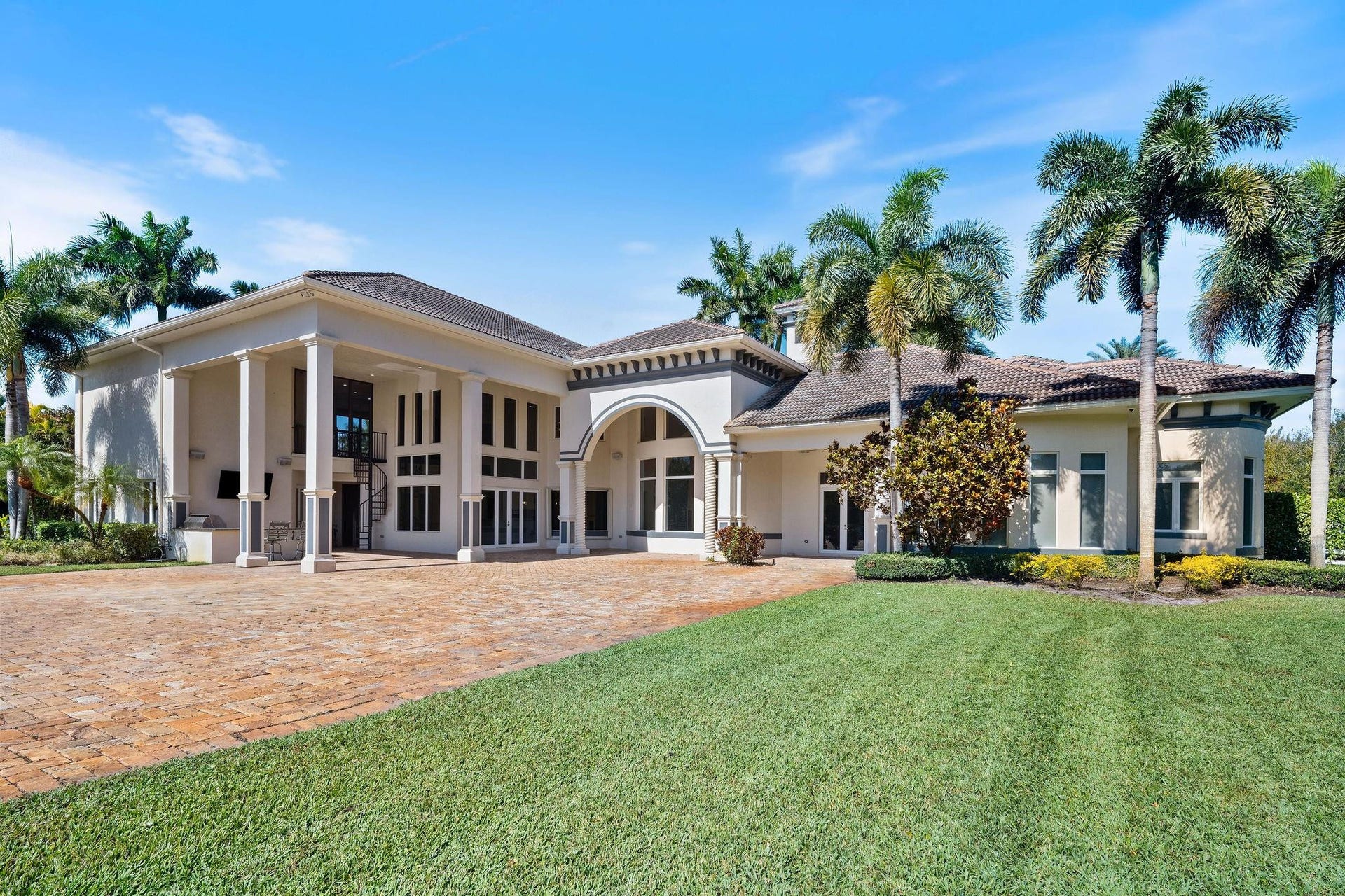 16850 Stratford Court, Southwest Ranches, FL 33331
