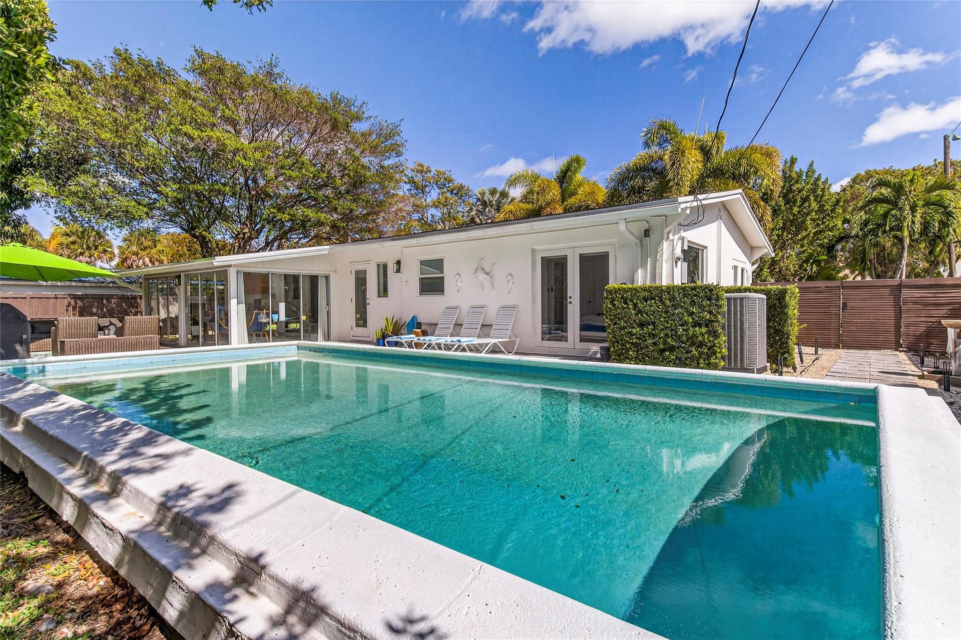 2701 NE 10th Terrace, Wilton Manors, FL 33334