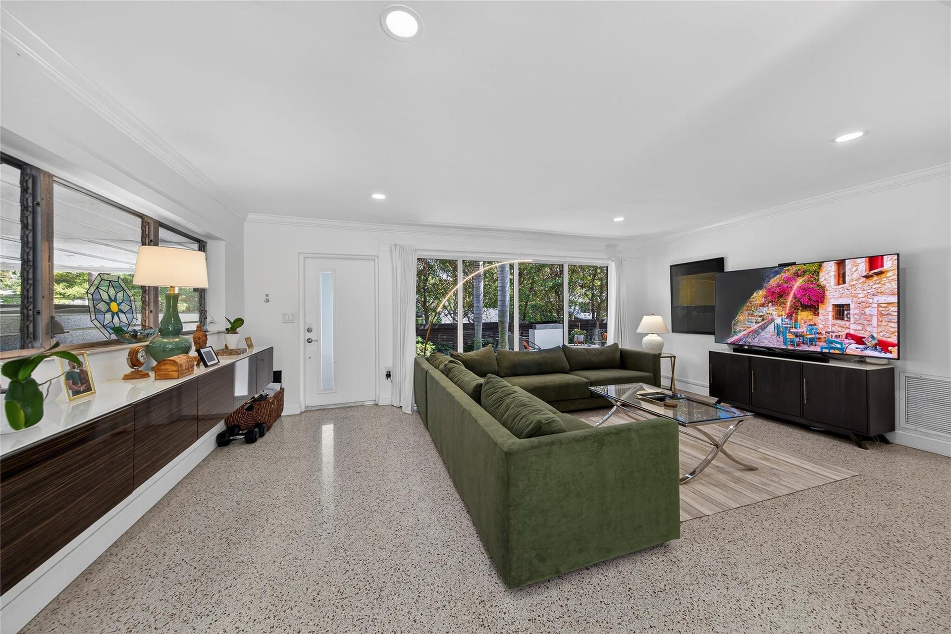 2701 NE 10th Terrace, Wilton Manors, FL 33334