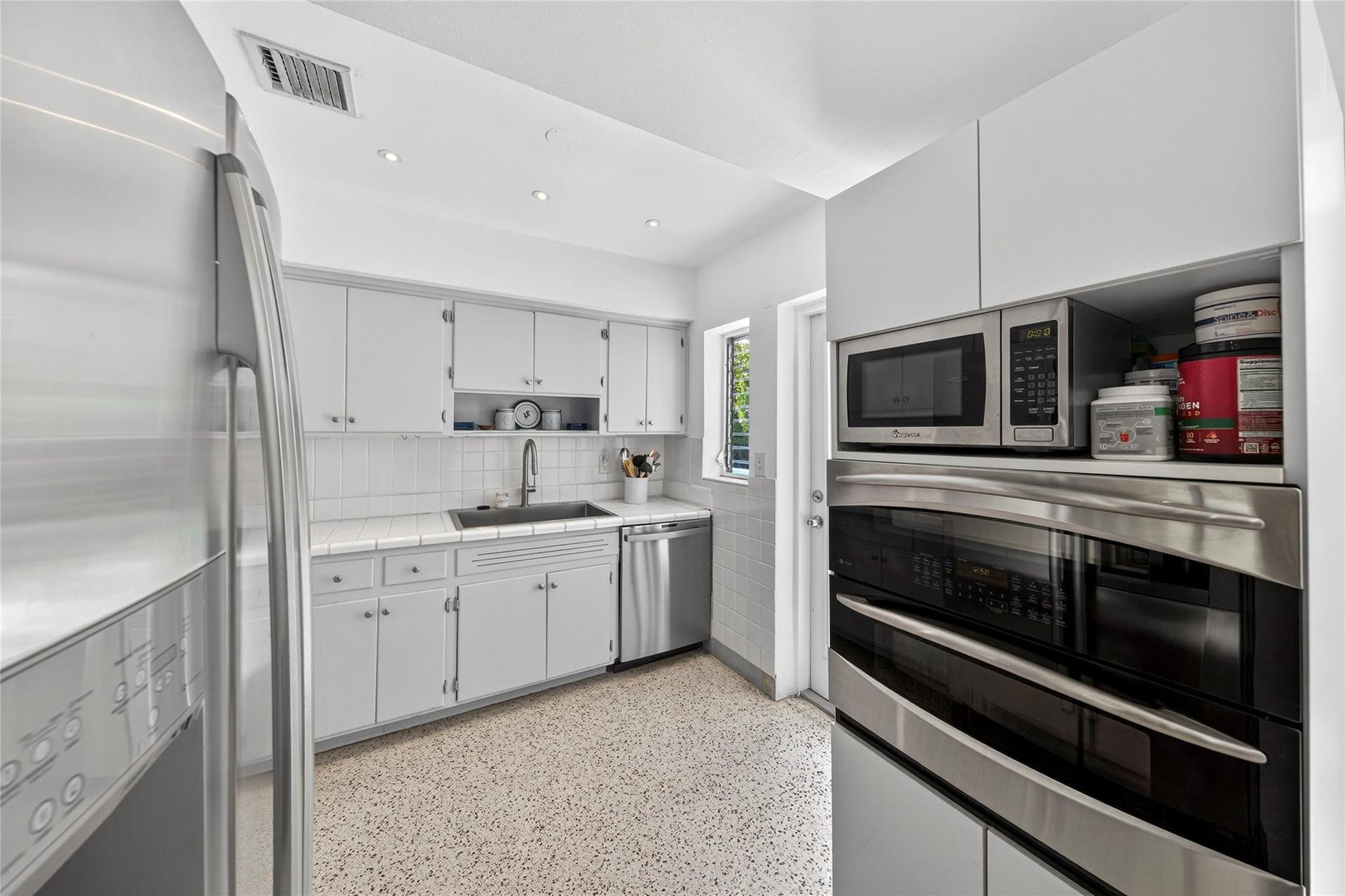 2701 NE 10th Terrace, Wilton Manors, FL 33334