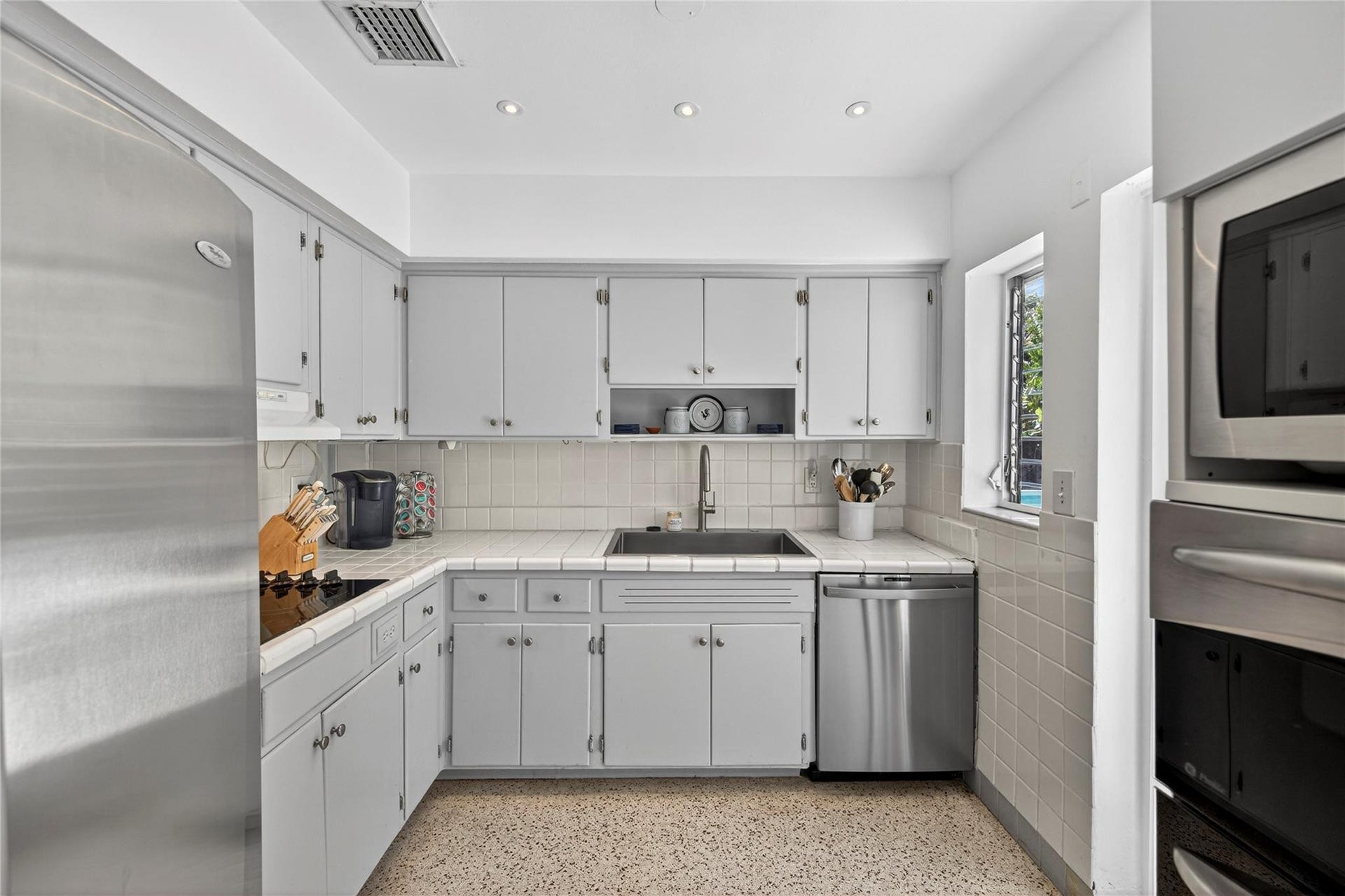 2701 NE 10th Terrace, Wilton Manors, FL 33334