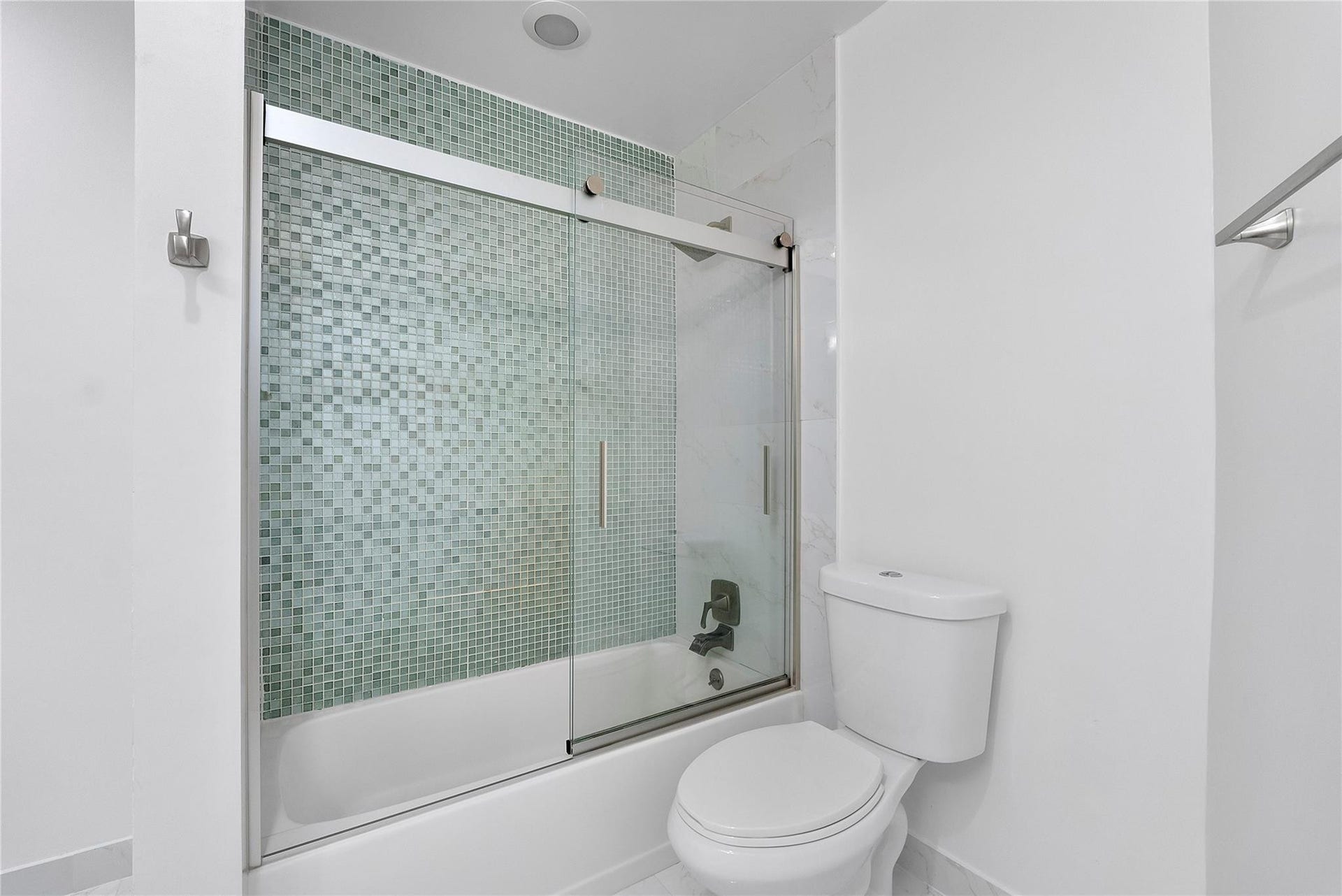 5351 Godfrey Road, Parkland, FL 33067 Another pretty updated white bathroom