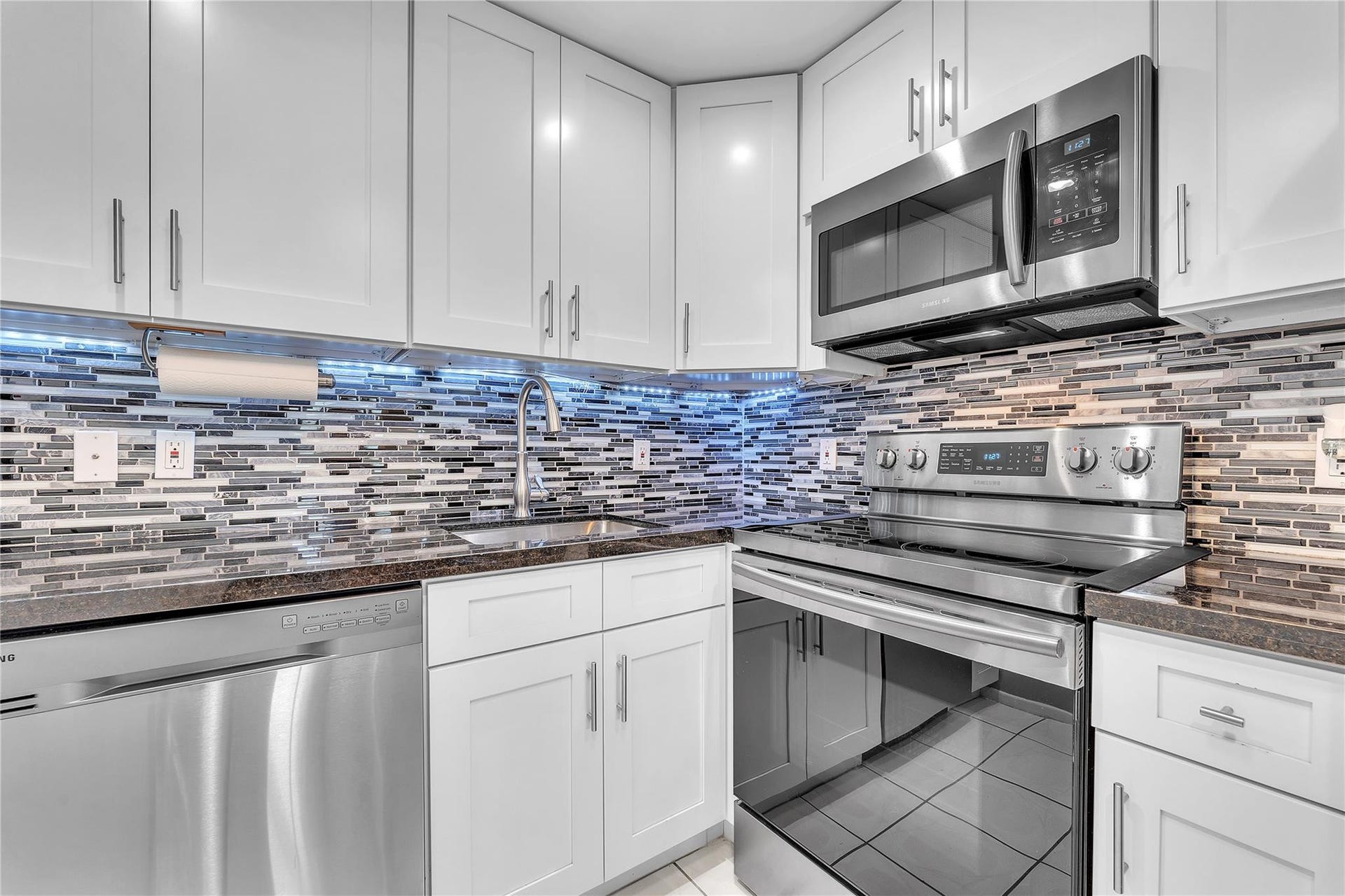 290 Farnham M, Deerfield Beach, FL 33442 Photo 9