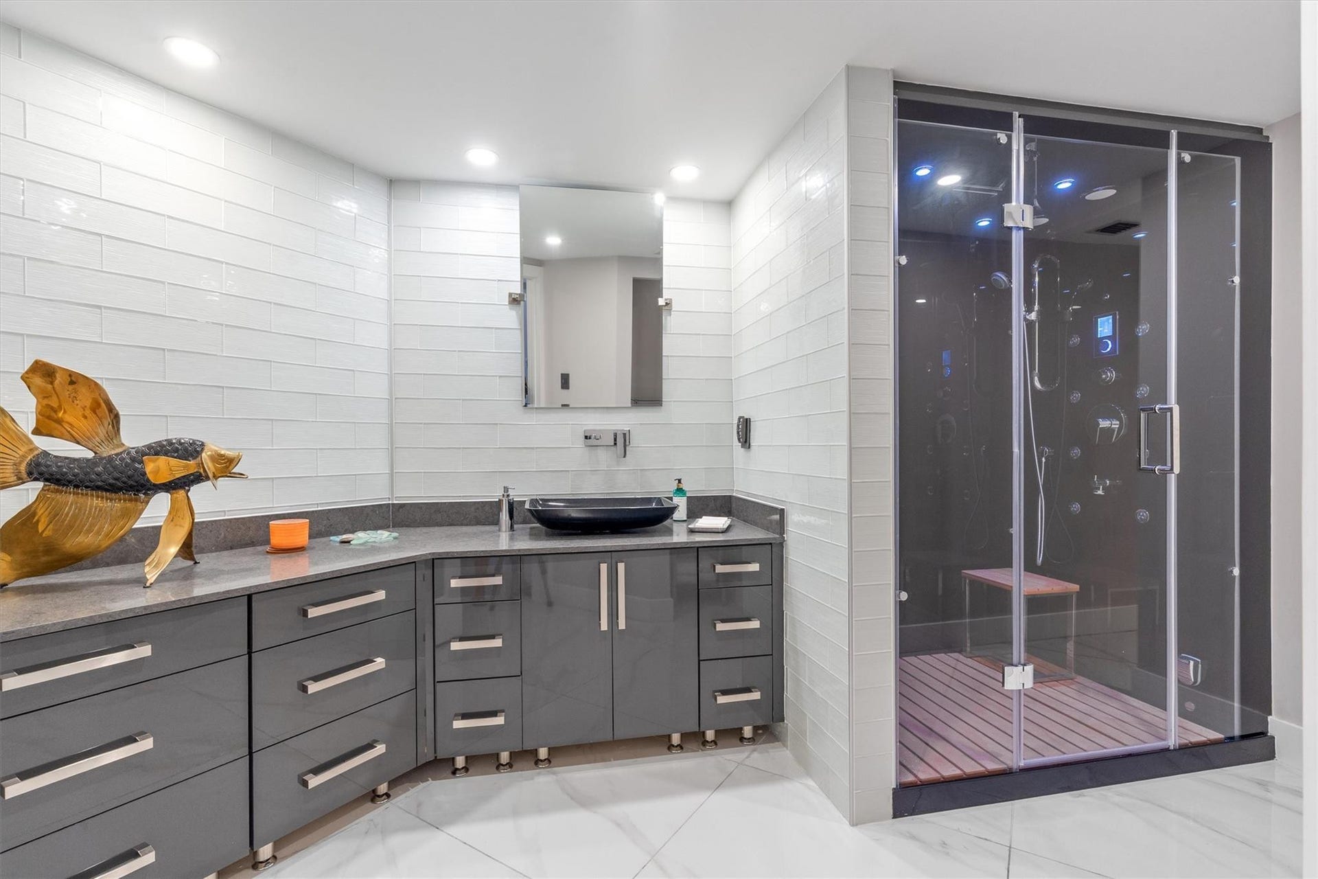 3100 S Ocean Boulevard, #105n, Palm Beach, FL 33480 Steam shower in guest bath