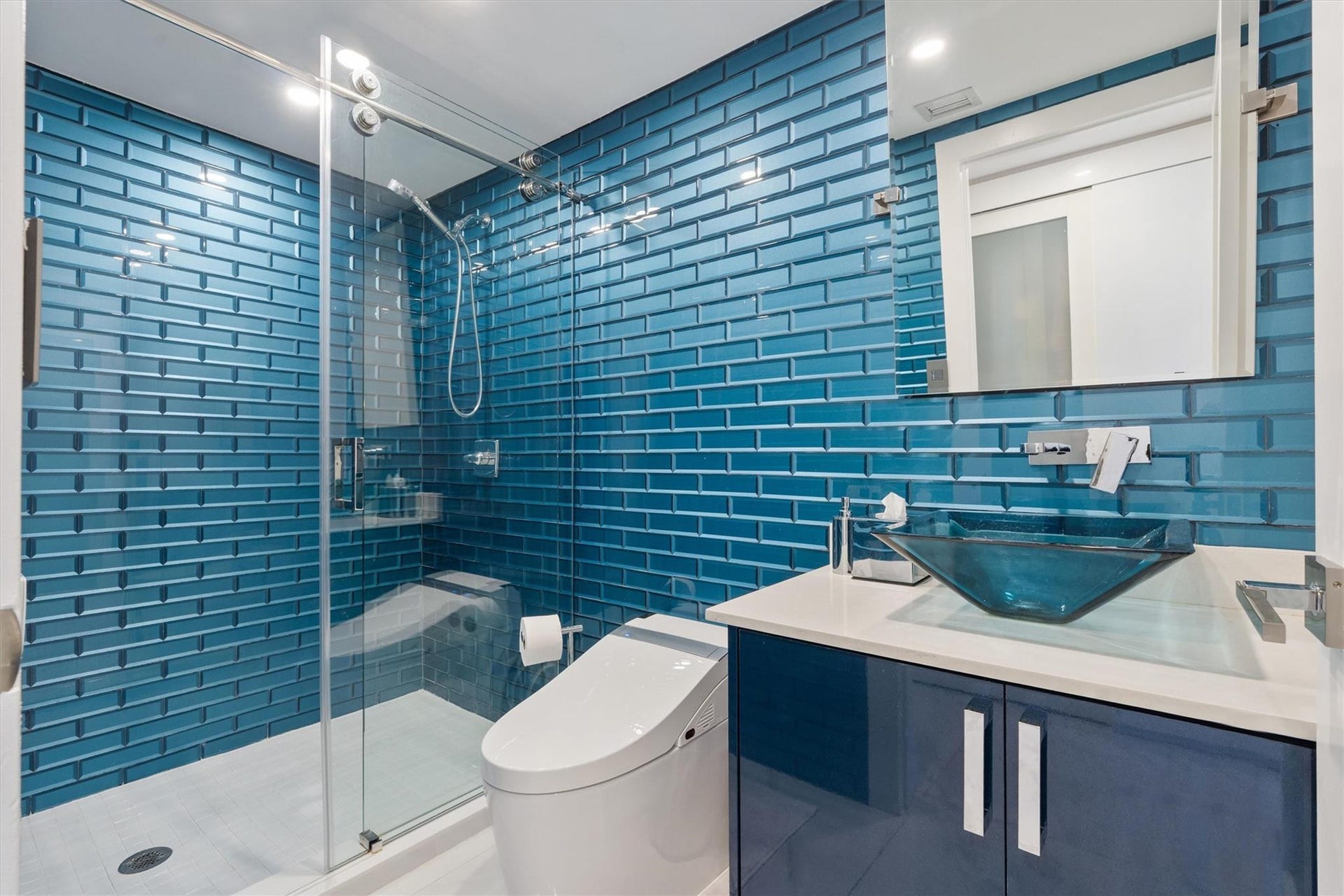 3100 S Ocean Boulevard, #105n, Palm Beach, FL 33480 Blue glass wall
