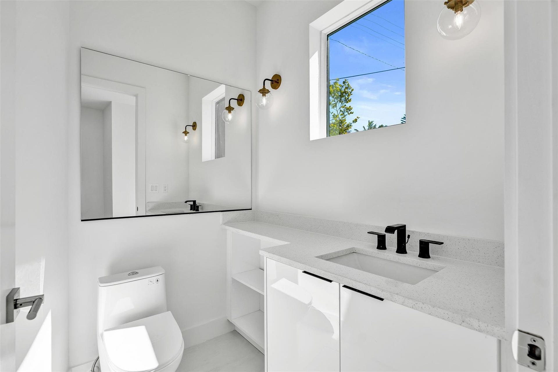 1133 NE 18th Court, Fort Lauderdale, FL 33305 downstairs entry hall bath