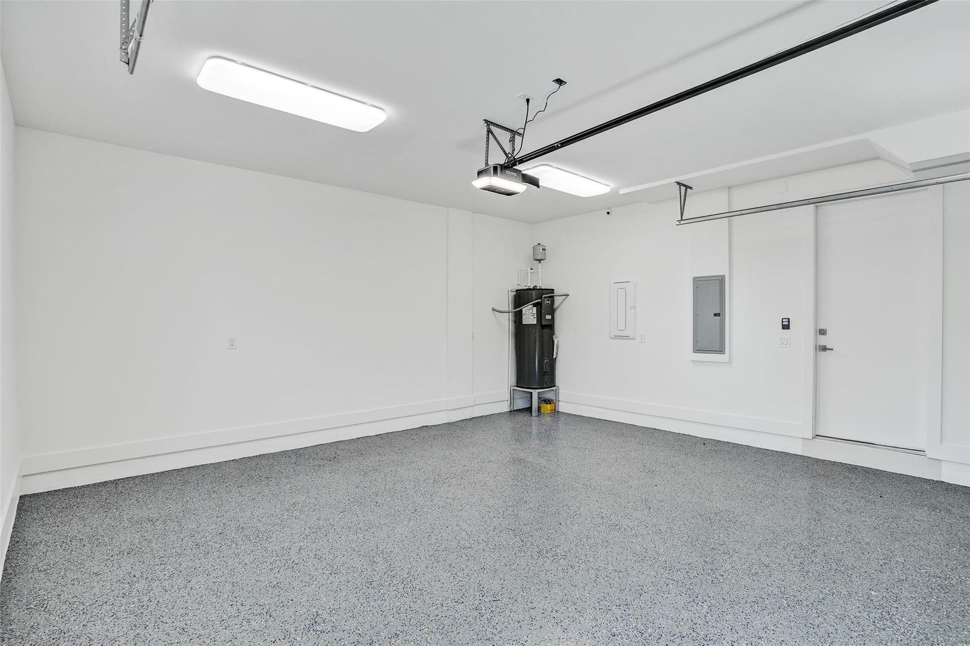 1133 NE 18th Court, Fort Lauderdale, FL 33305 oversized garage