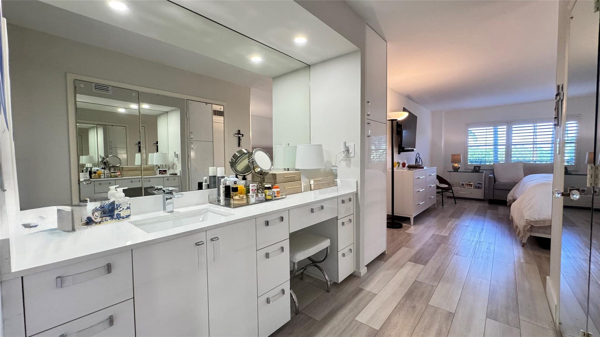 5100 N Ocean Boulevard, #313, Lauderdale-By-The-Sea, Lauderdale By The Sea, FL 33308 5100 N Ocean Boulevard, #313, Lauderdale-By-The-Sea, Lauderdale By The Sea, FL 33308