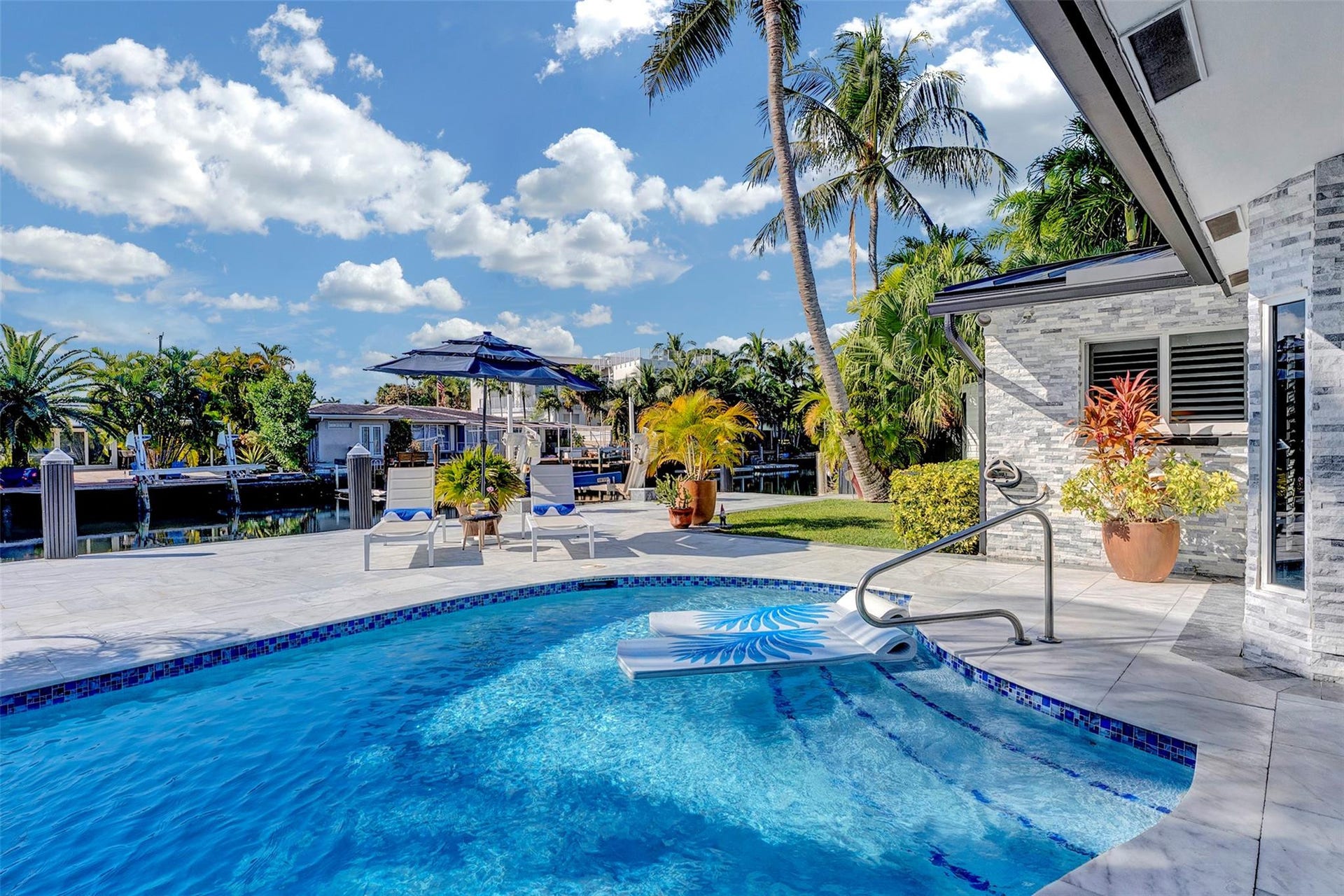 2116 NE 25th Street, Wilton Manors, FL 33305 2116 NE 25th Street, Wilton Manors, FL 33305