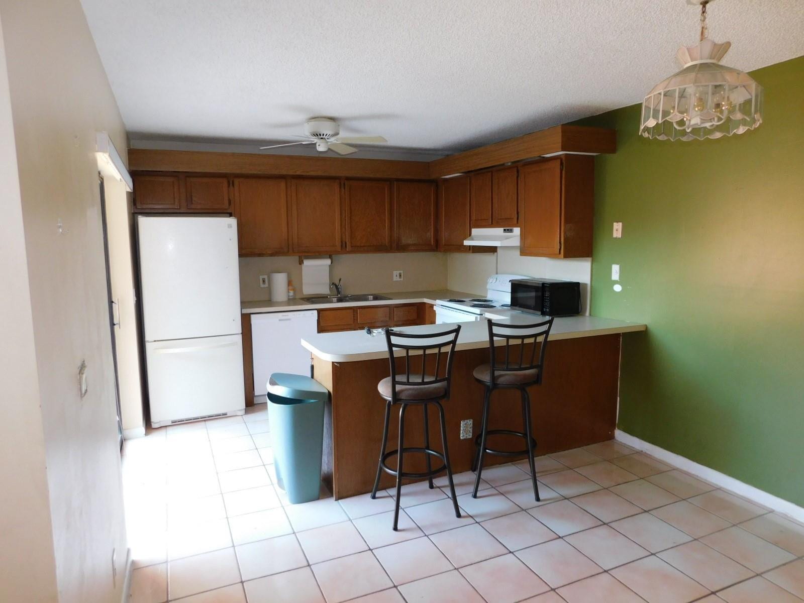 2545 Camelot Court, #2545, Hollywood, FL 33026