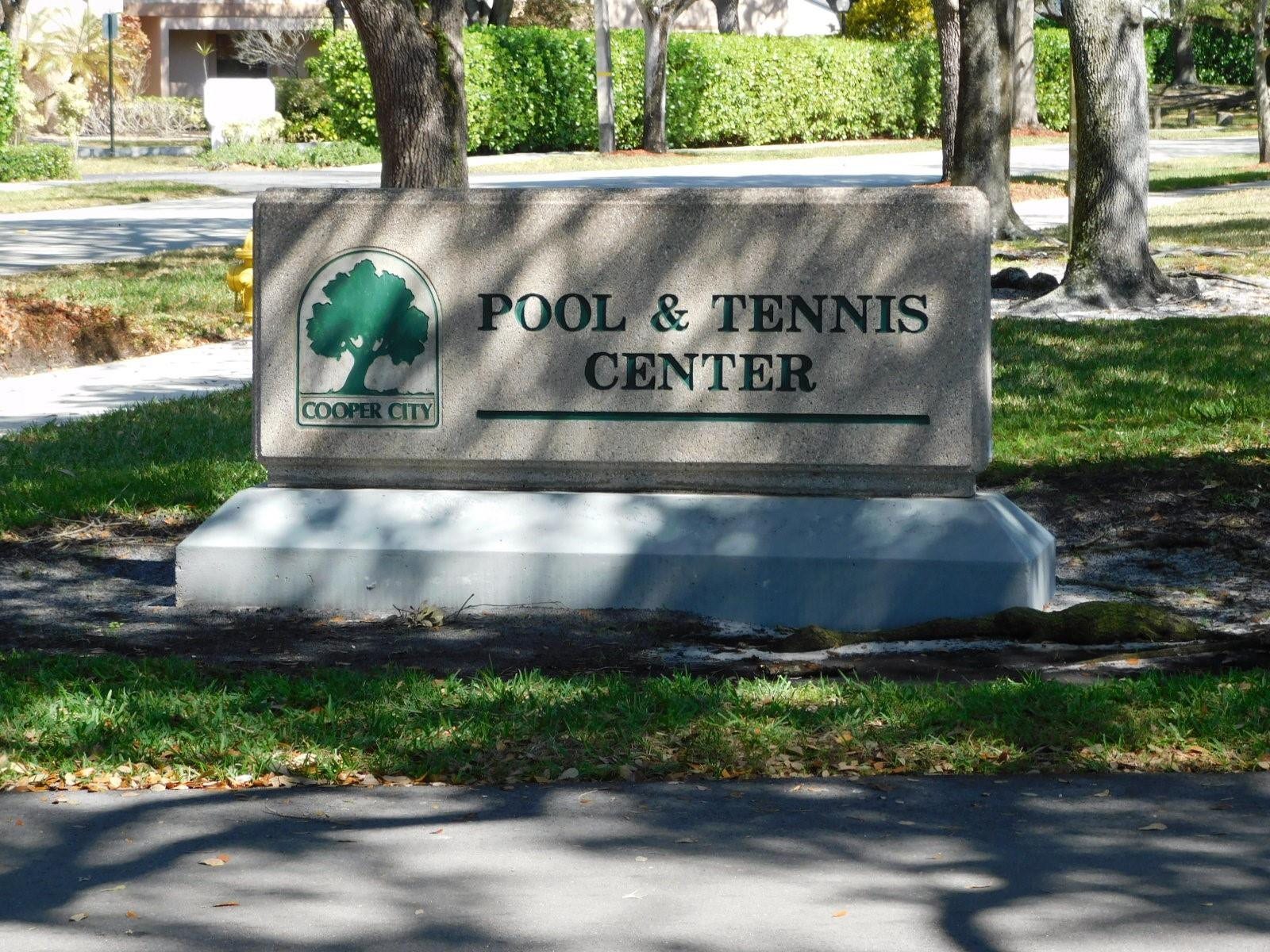 2545 Camelot Court, #2545, Hollywood, FL 33026