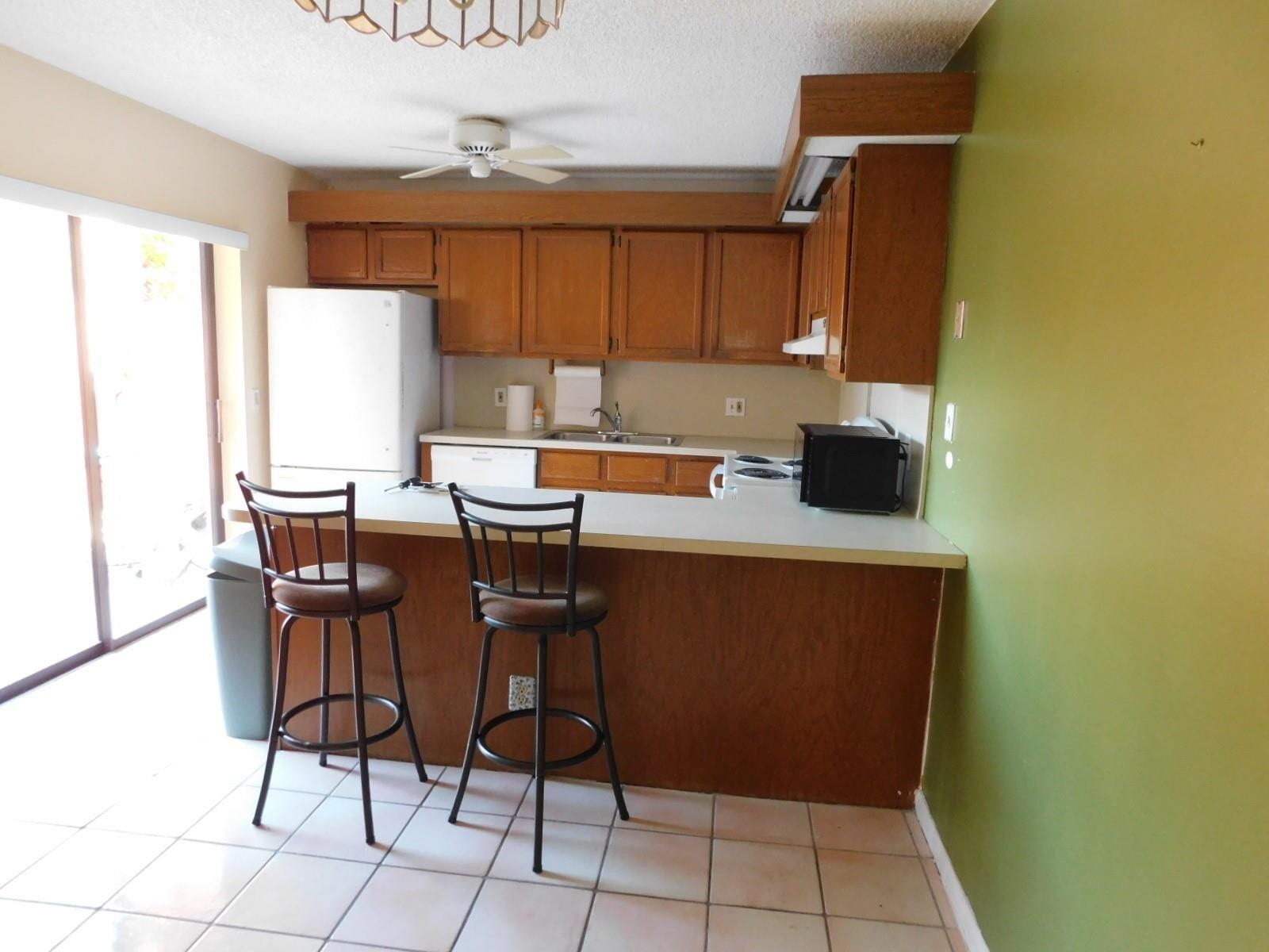 2545 Camelot Court, #2545, Hollywood, FL 33026