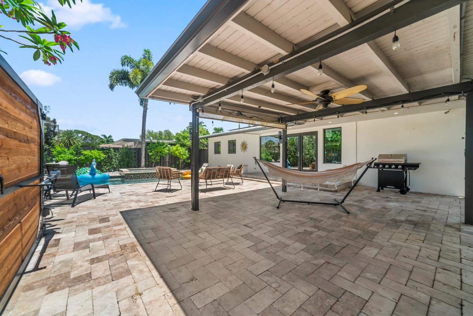1908 NE 27th Street, Wilton Manors, FL 33306 Covered entertaining area....