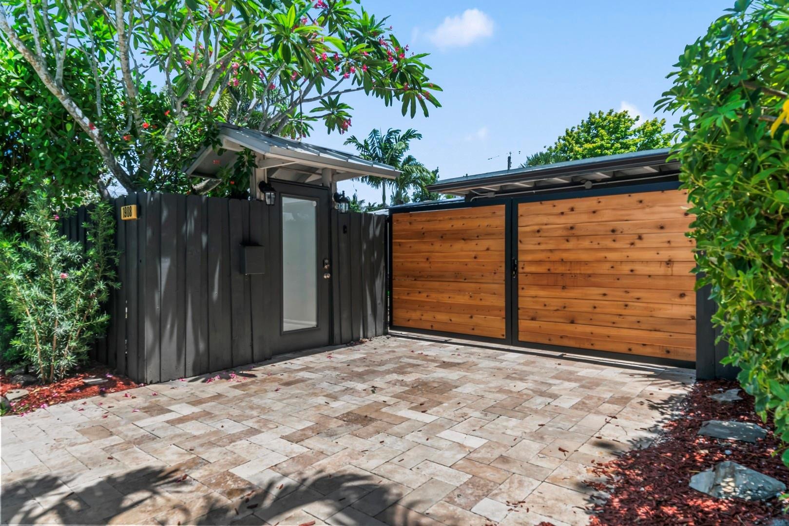 1908 NE 27th Street, Wilton Manors, FL 33306 Key pad front entry into the courtyard....