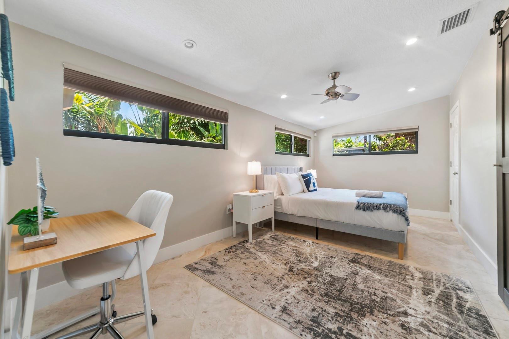 1908 NE 27th Street, Wilton Manors, FL 33306 Huge En-suite bedroom....