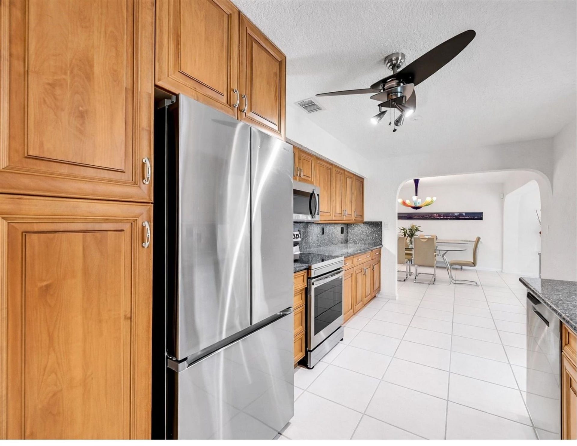 3044 NE 15th Terrace, Oakland Park, FL 33334 New SS appliances with air fryer oven and more!