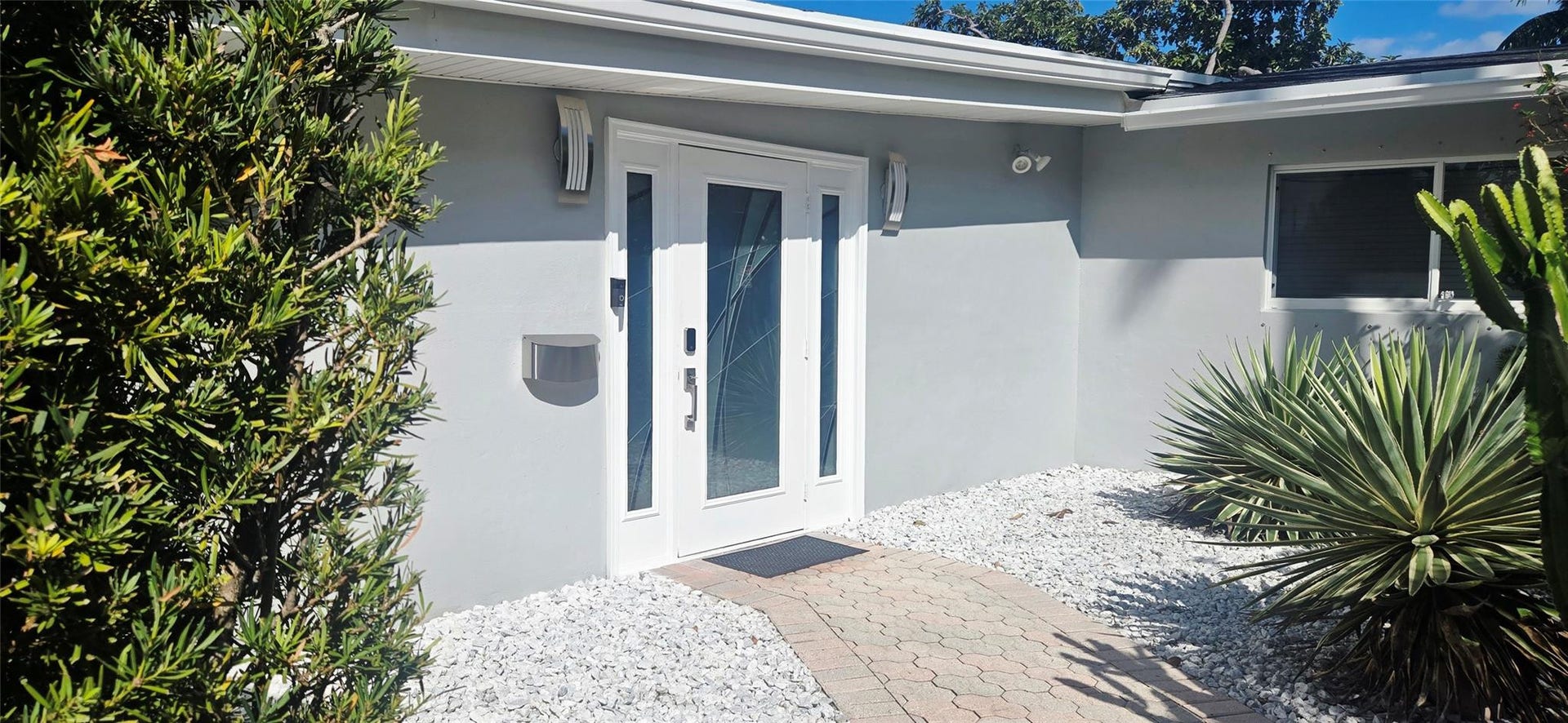 3044 NE 15th Terrace, Oakland Park, FL 33334 Enter into a 2,485 sq ft spacious open layout