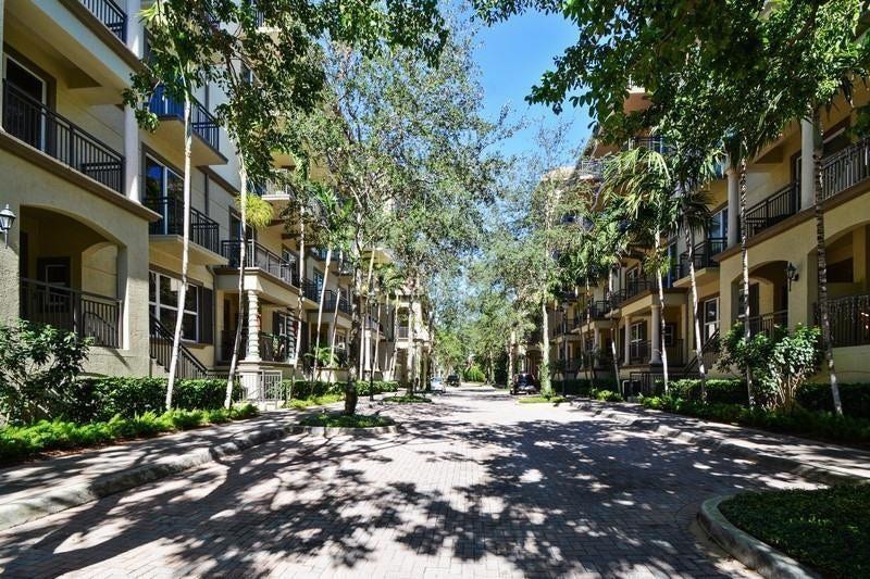 2633 NE 14th Avenue, #112, Wilton Manors, FL 33334 Village Lane