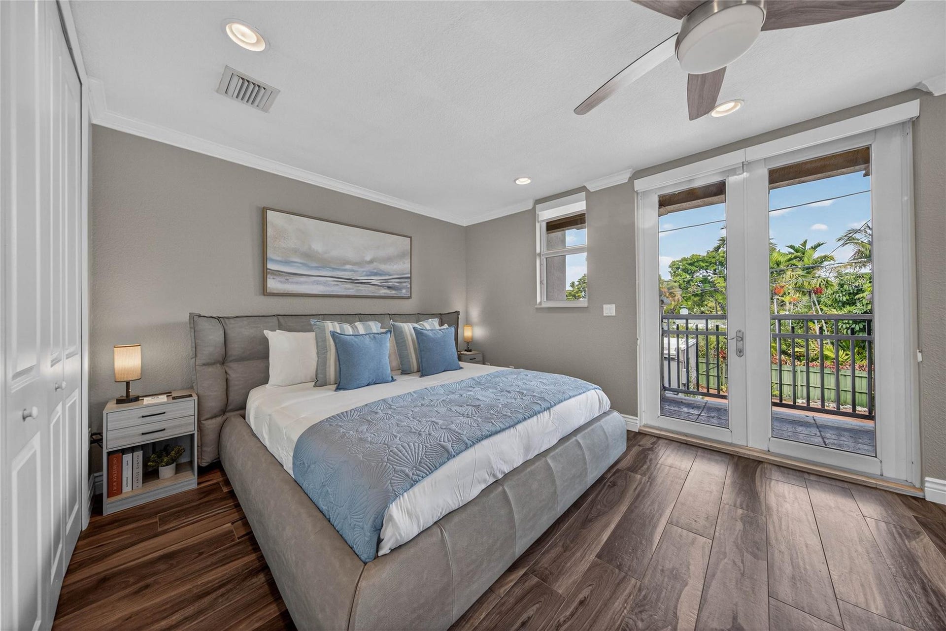 1215 NE 1st Street, Fort Lauderdale, Fort Lauderdale, FL 33301 Bedroom #2 King & Queen Sleeper Sofa