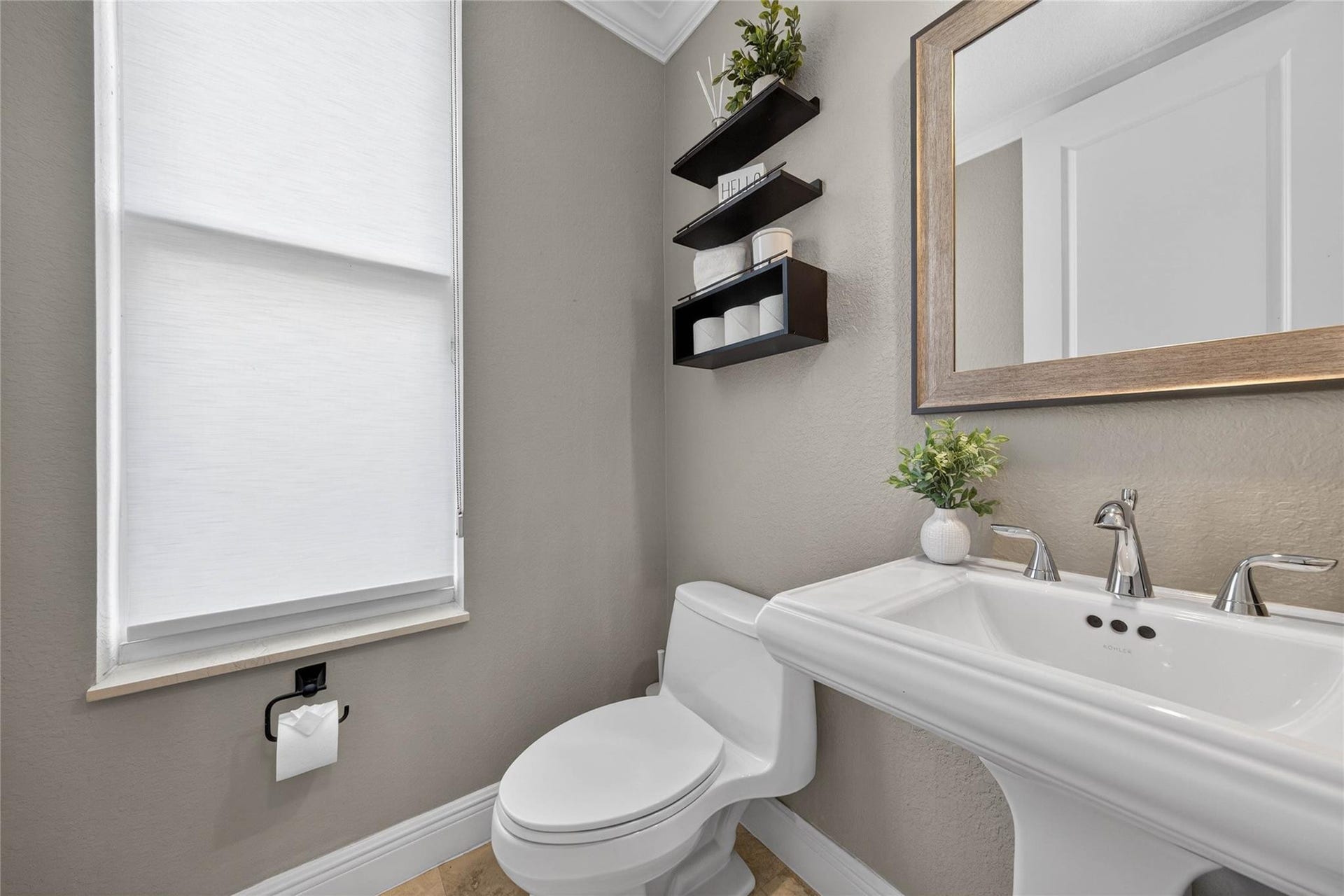 1215 NE 1st Street, Fort Lauderdale, Fort Lauderdale, FL 33301 Powder Room 1st Floor