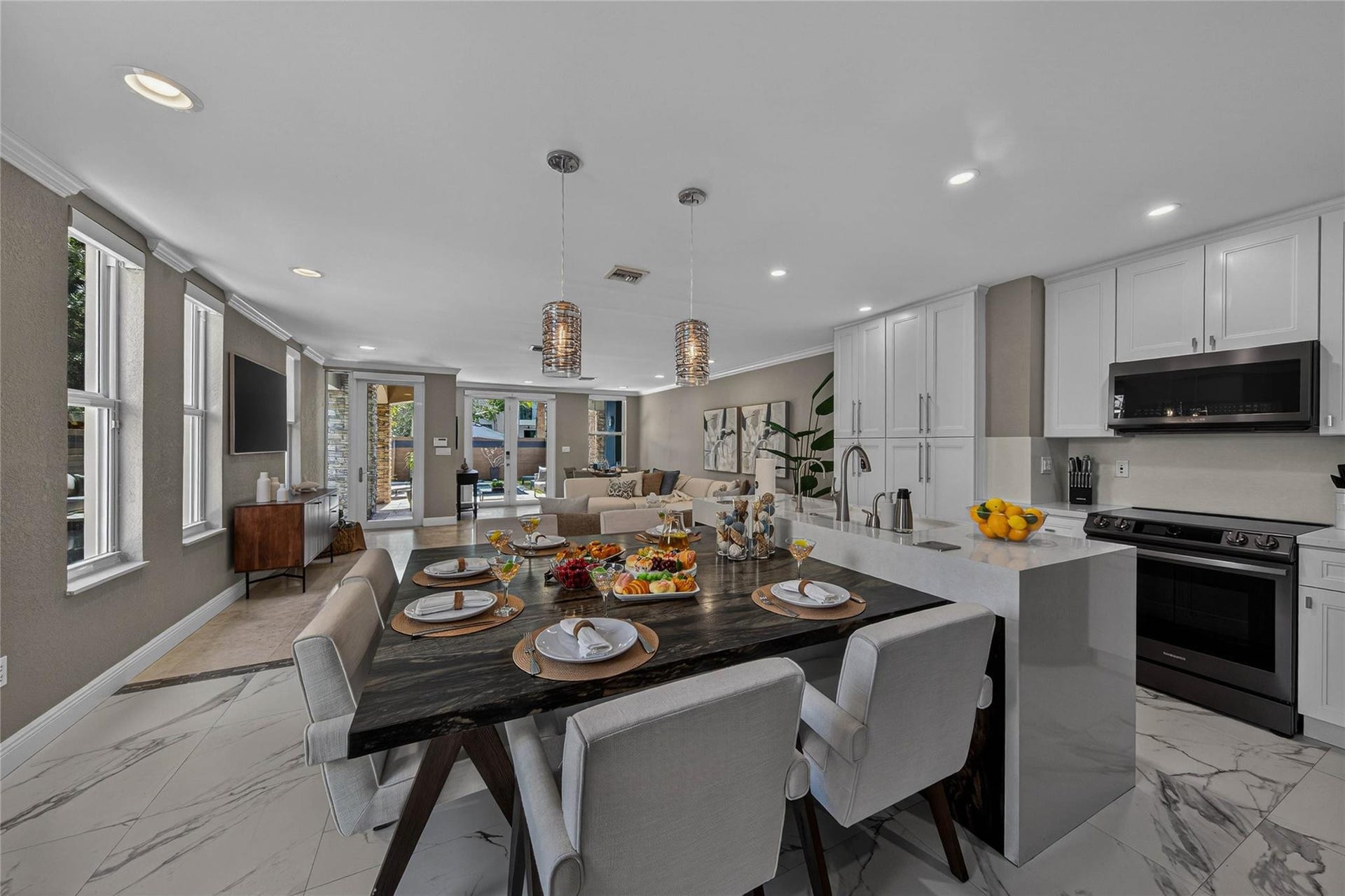 1215 NE 1st Street, Fort Lauderdale, Fort Lauderdale, FL 33301 Open layout kitchen with dining for 6 & separate dining for 4-6. Total 12