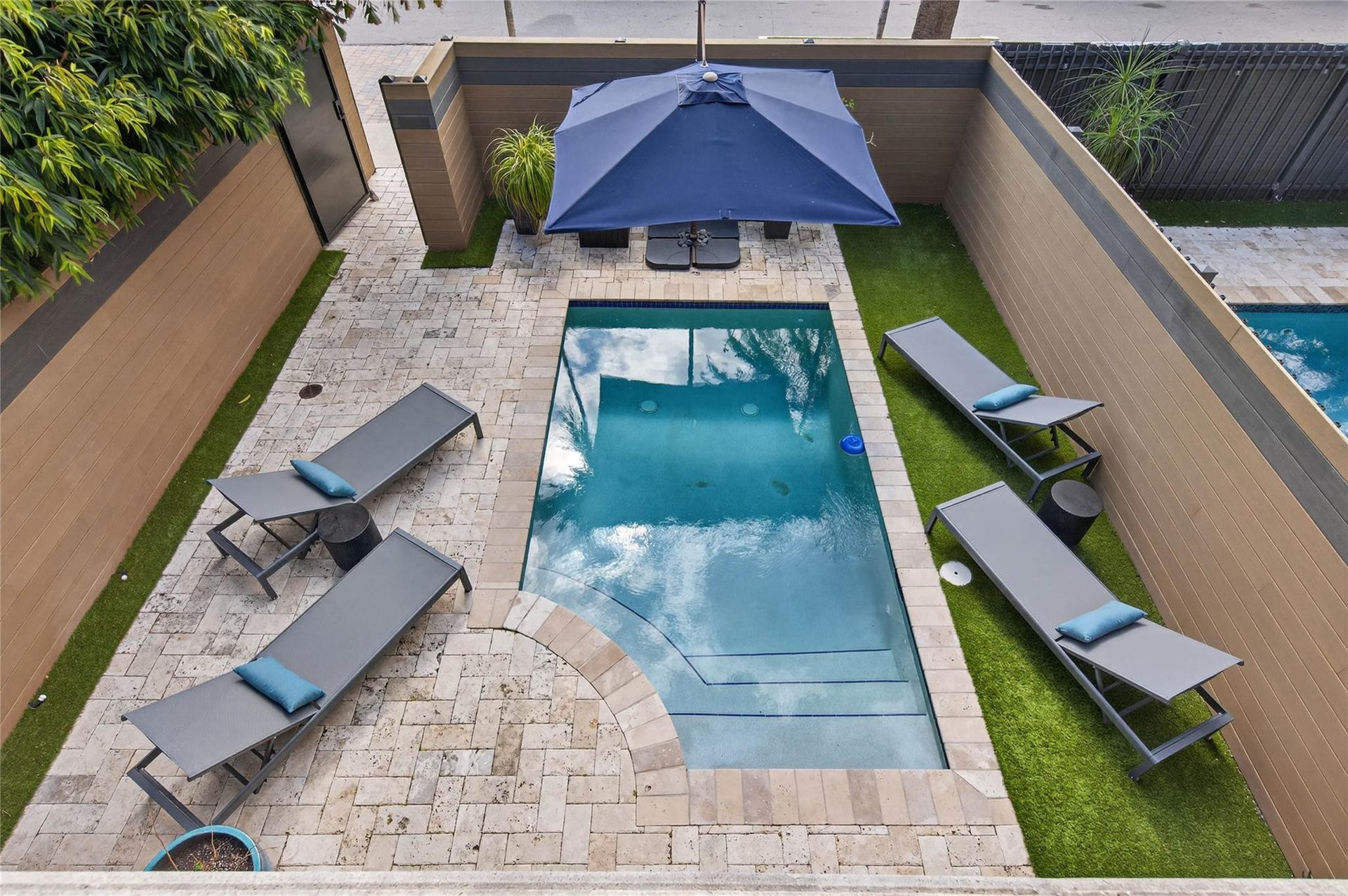 1215 NE 1st Street, Fort Lauderdale, Fort Lauderdale, FL 33301 Heated Pool
