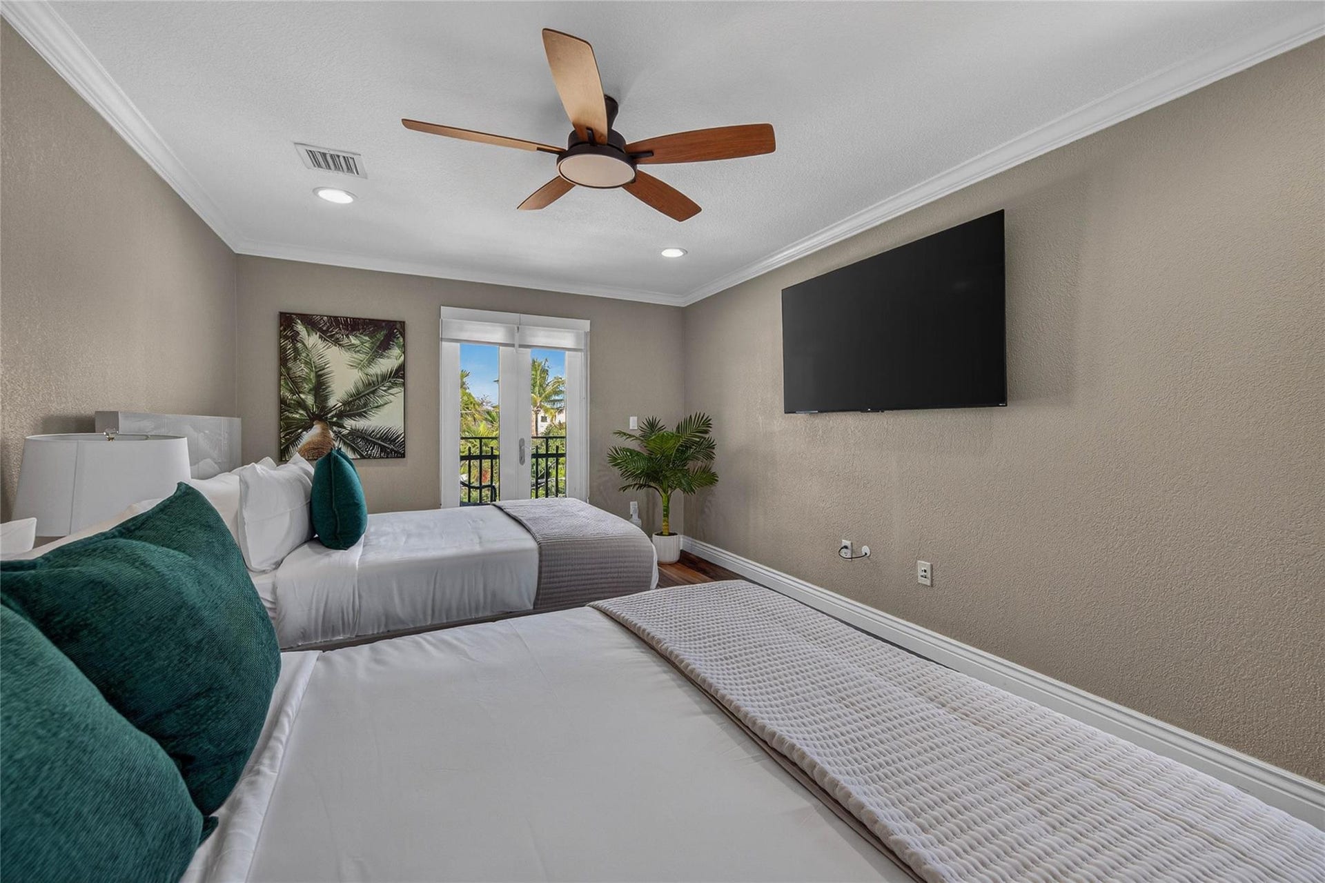 1215 NE 1st Street, Fort Lauderdale, Fort Lauderdale, FL 33301 Bedroom #4- 2 Queen Beds & Balcony