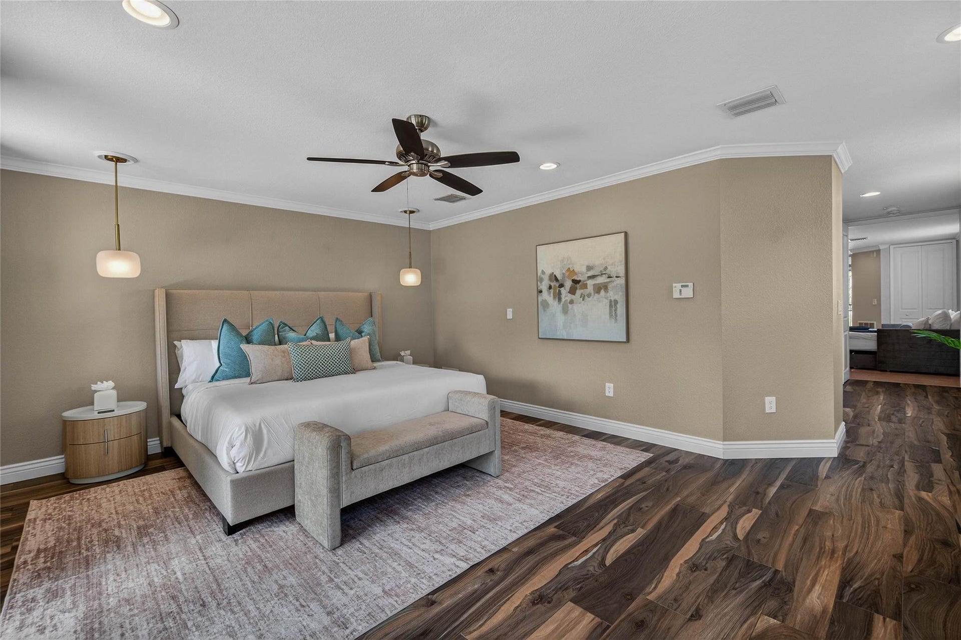 1215 NE 1st Street, Fort Lauderdale, Fort Lauderdale, FL 33301 King Bed, En Suite Bathroom & Expansive Balcony