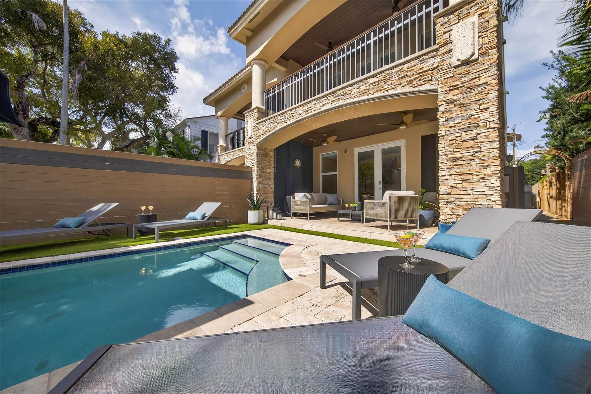 1215 NE 1st Street, Fort Lauderdale, Fort Lauderdale, FL 33301 Heated Pool