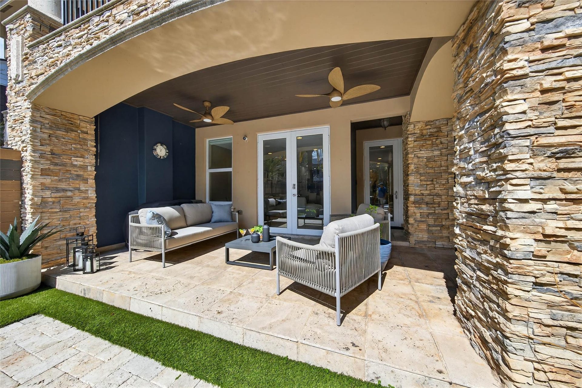 1215 NE 1st Street, Fort Lauderdale, Fort Lauderdale, FL 33301 Front Patio