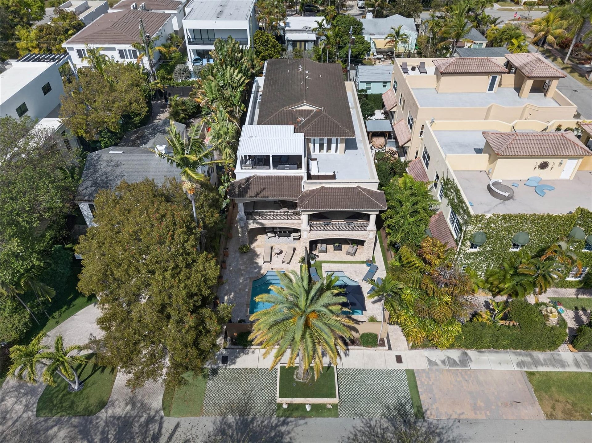 1215 NE 1st Street, Fort Lauderdale, Fort Lauderdale, FL 33301 Victoria Park Townhome walking distance (10min) to Las Olas