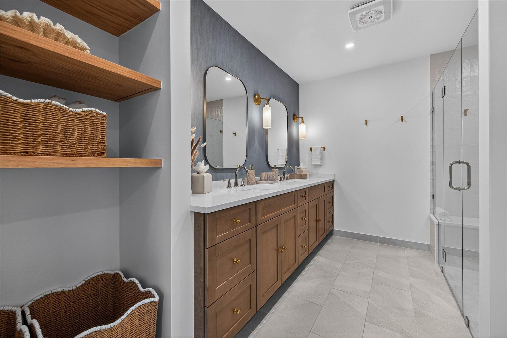 1215 NE 1st Street, Fort Lauderdale, Fort Lauderdale, FL 33301 Primary Bathroom with Double Sink & Shower