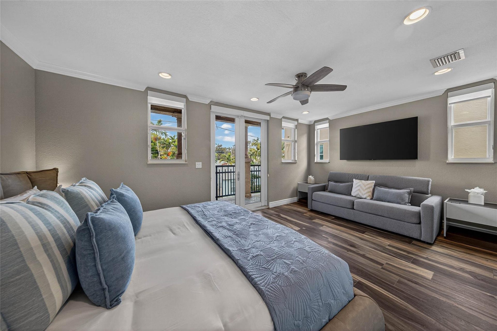 1215 NE 1st Street, Fort Lauderdale, Fort Lauderdale, FL 33301 Bedroom #2 King & Queen Sleeper Sofa