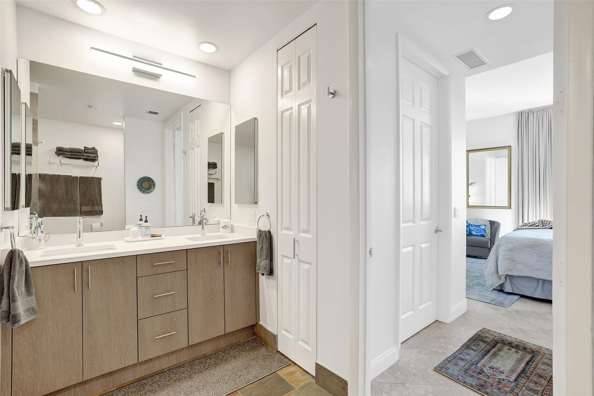 2601 NE 14th Avenue, #401, Wilton Manors, FL 33334 Primary bathroom