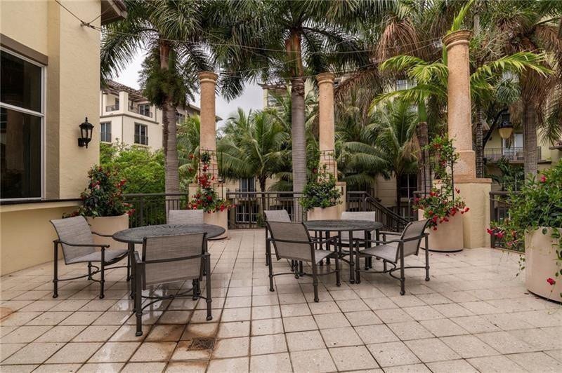 2601 NE 14th Avenue, #401, Wilton Manors, FL 33334 Gathering areas