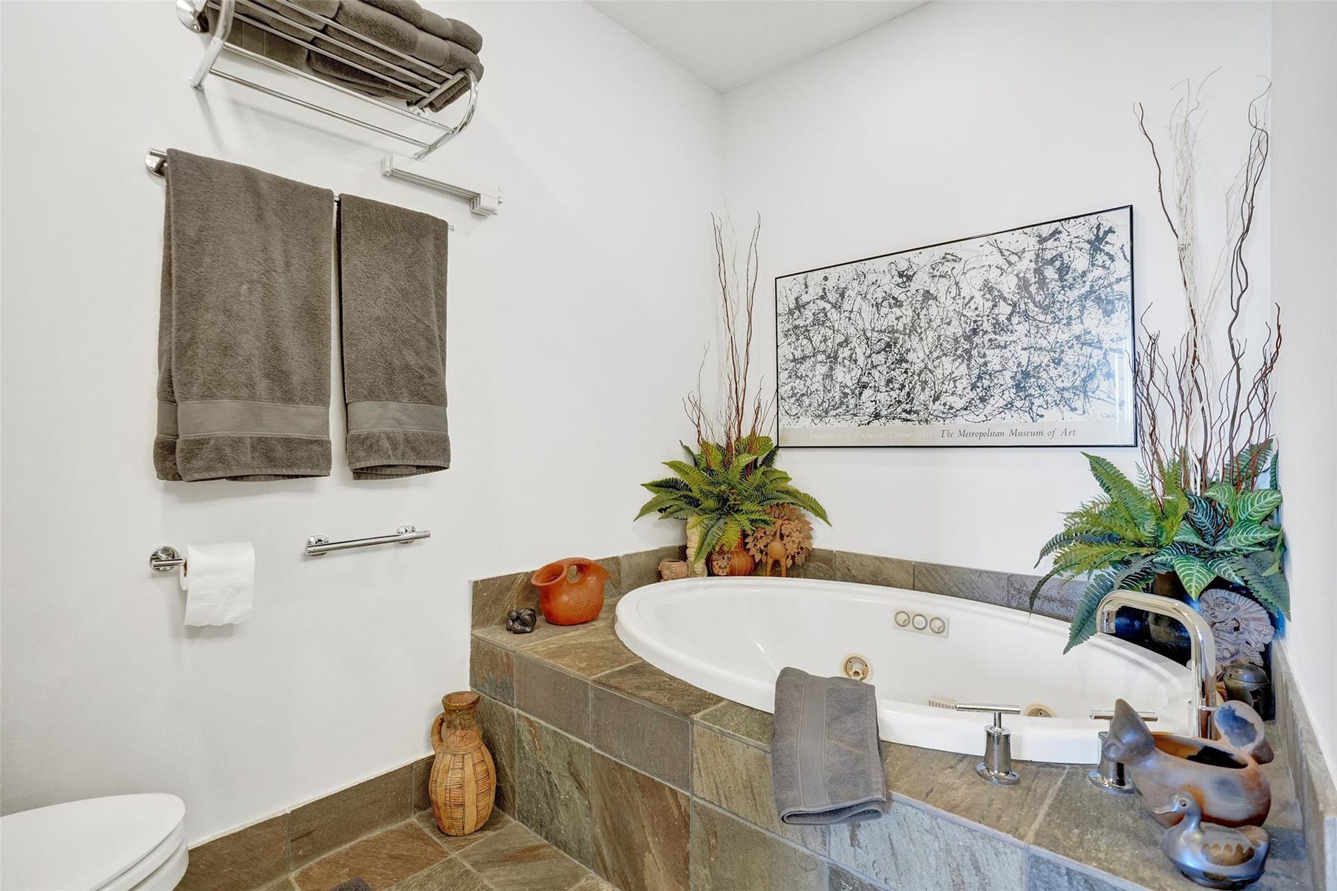 2601 NE 14th Avenue, #401, Wilton Manors, FL 33334 Jacuzzi